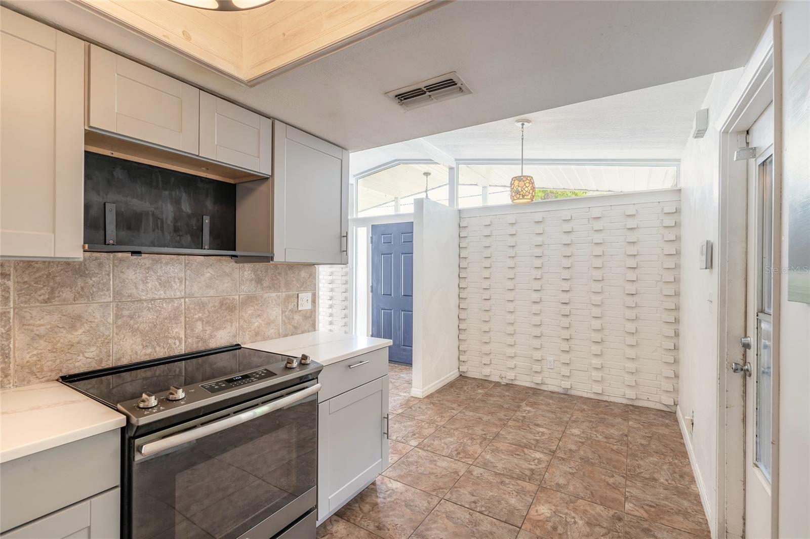 Image 14 of 45 For 304 Fox Place