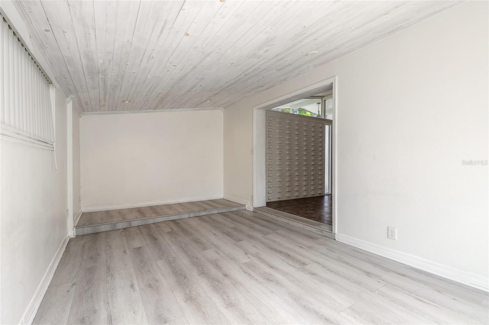 Image 16 of 45 For 304 Fox Place