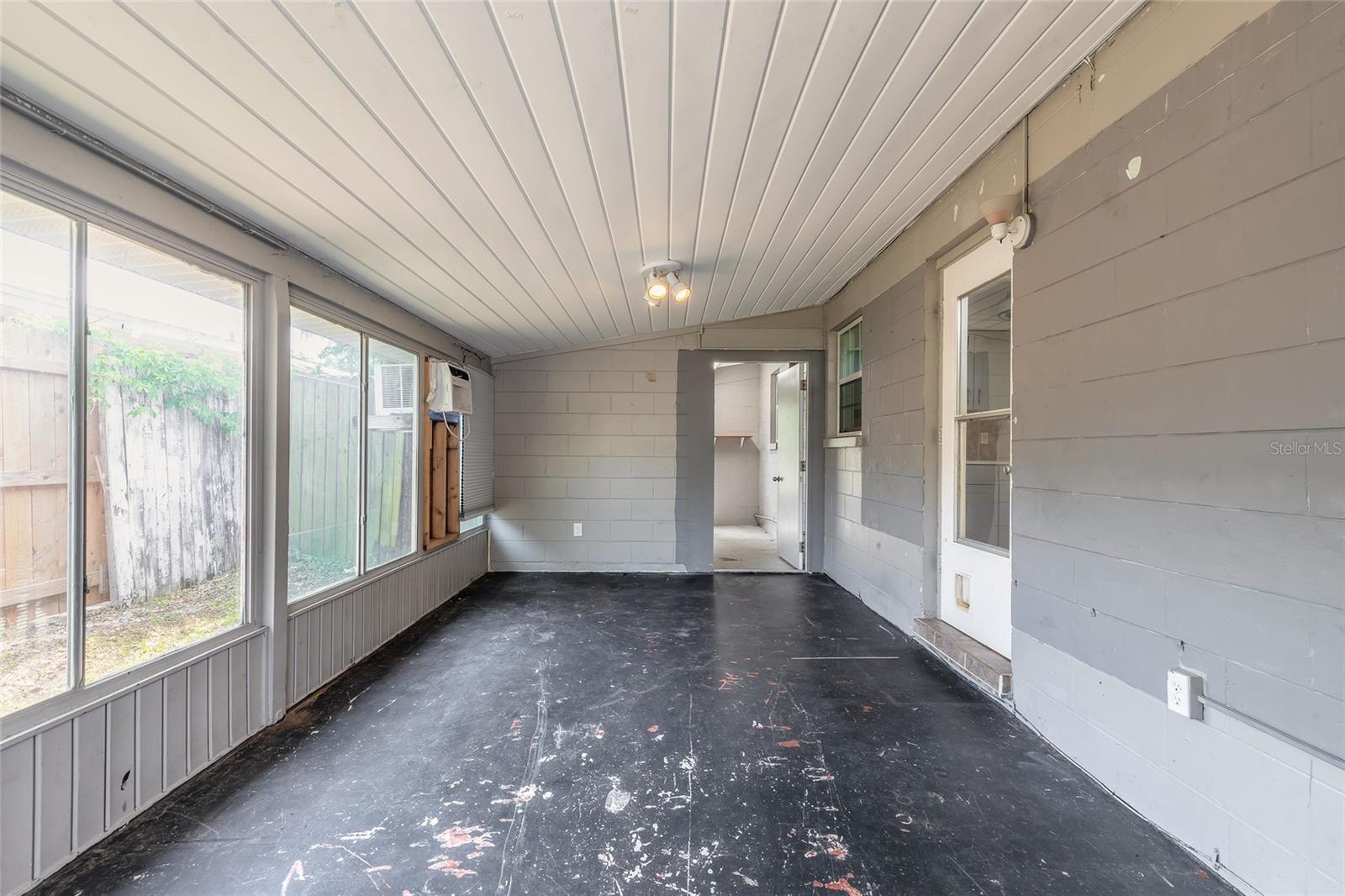 Image 26 of 45 For 304 Fox Place