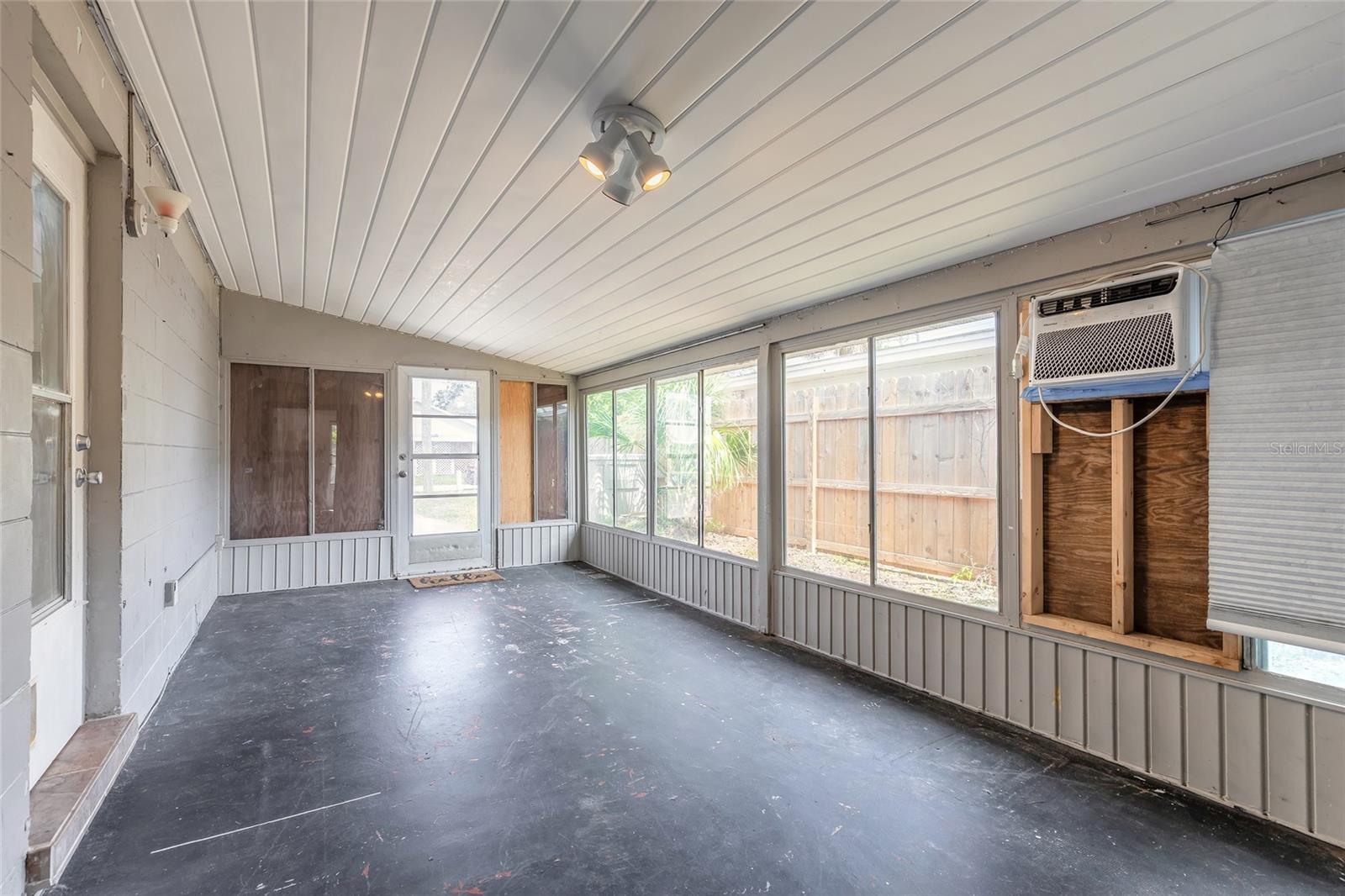 Image 27 of 45 For 304 Fox Place