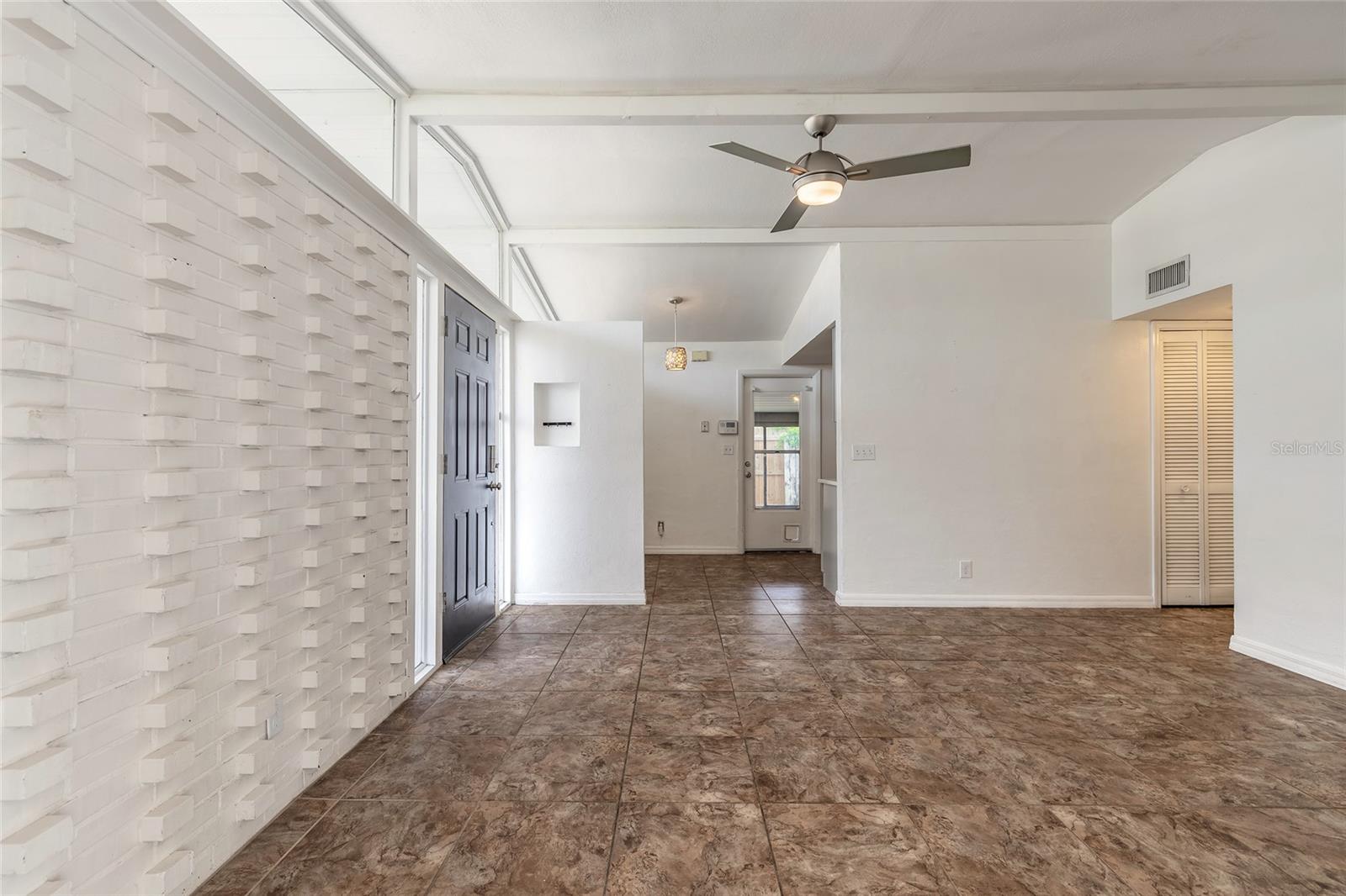 Image 8 of 45 For 304 Fox Place