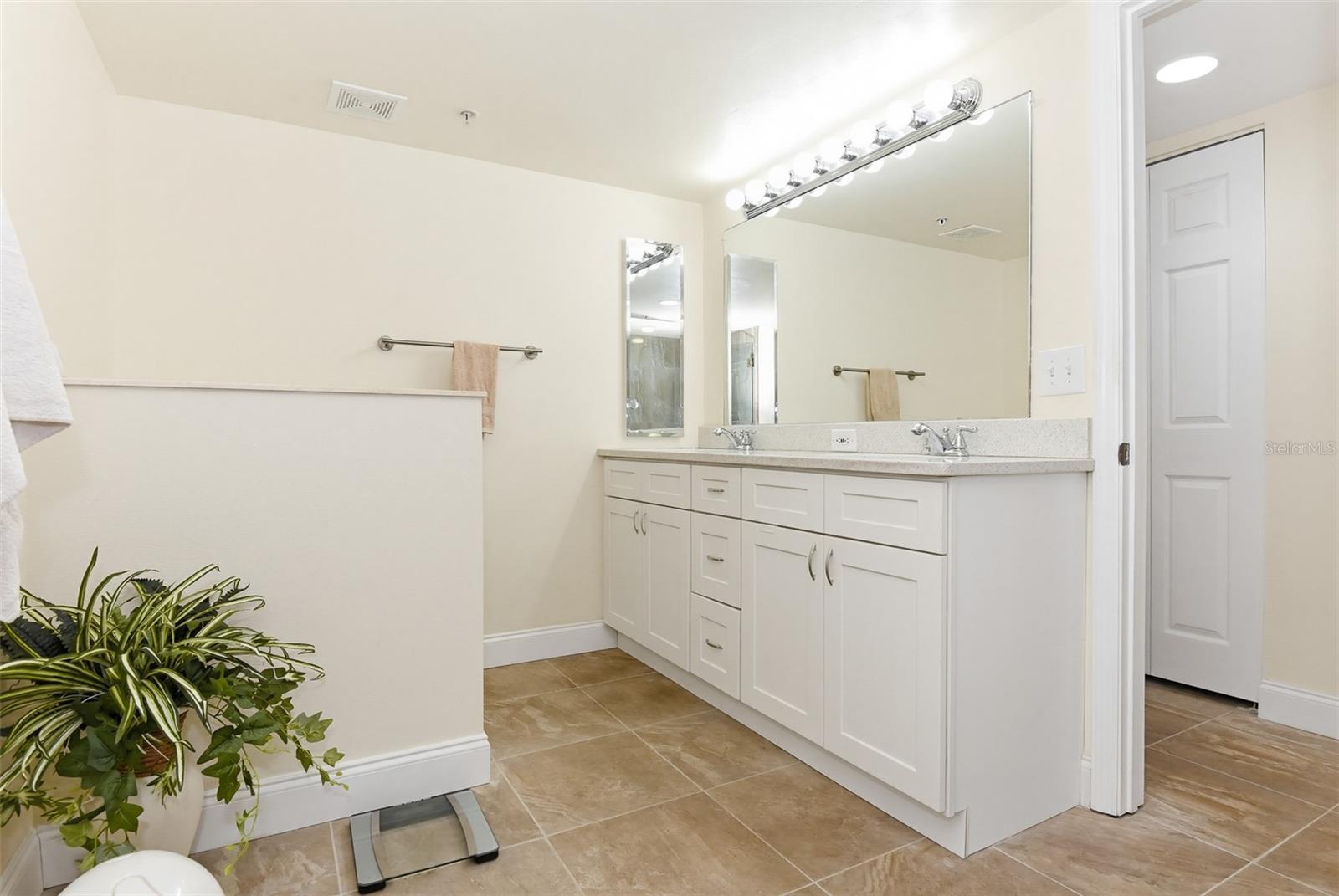 Image 23 of 51 For 2967 Atlantic Avenue 408