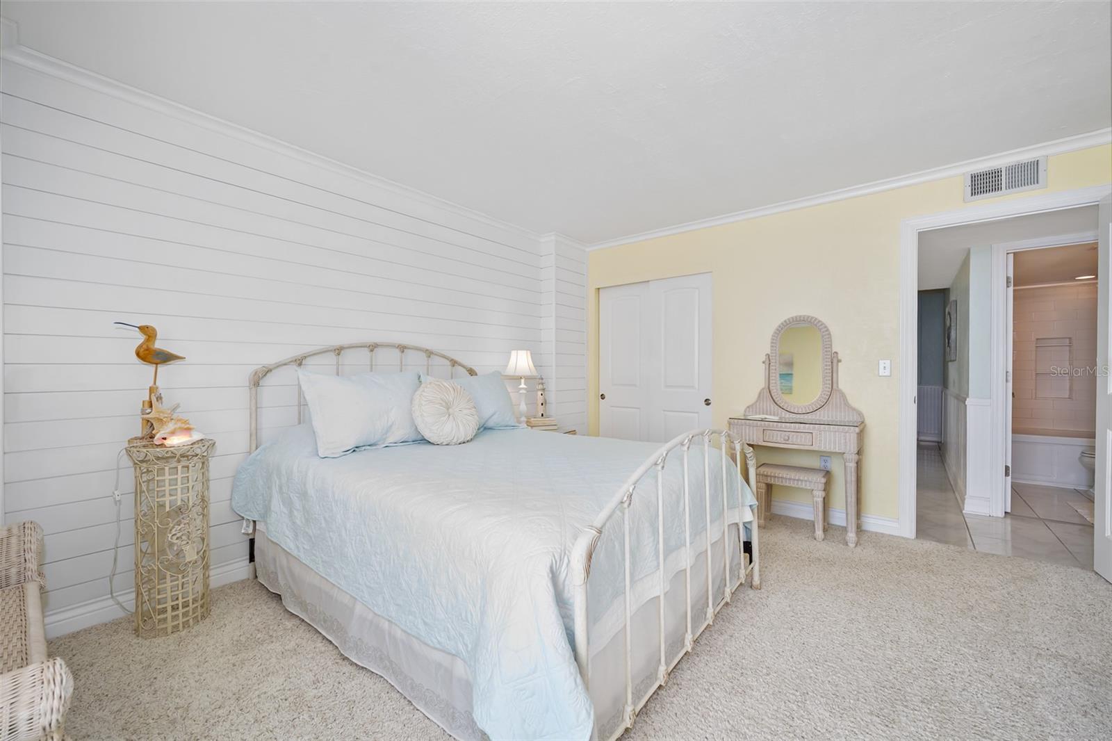 Listing photo id 26 for 1415 Ocean Shore Boulevard K020