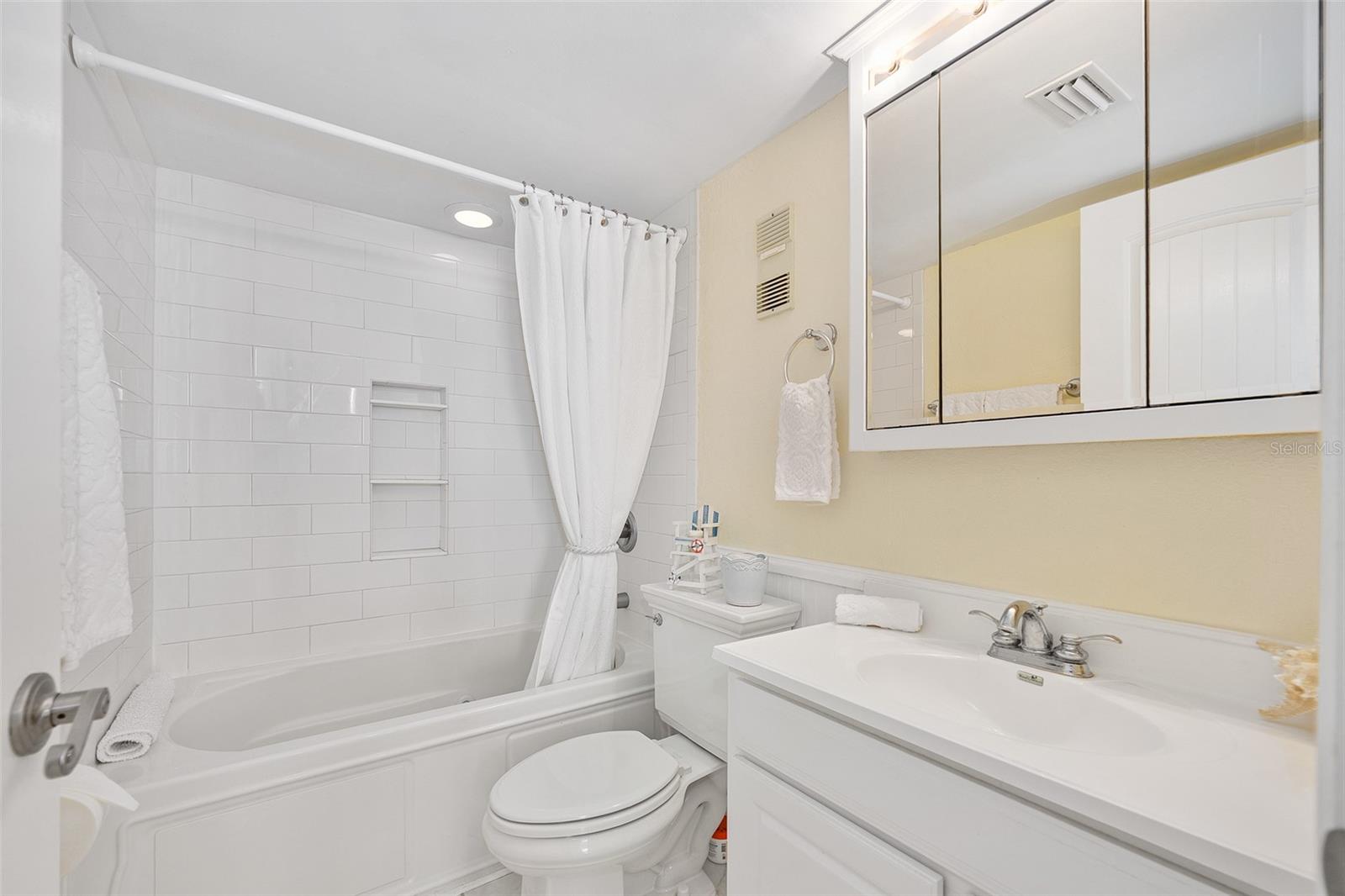 Listing photo id 28 for 1415 Ocean Shore Boulevard K020