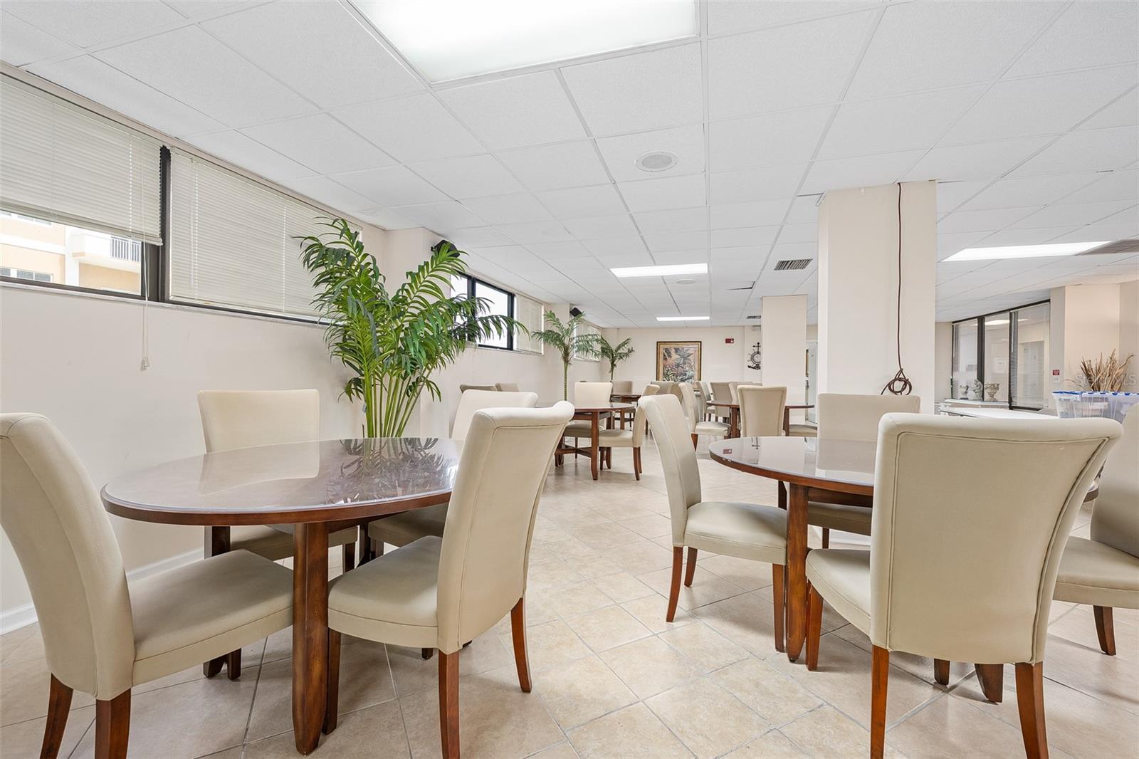 Listing photo id 46 for 1415 Ocean Shore Boulevard K020