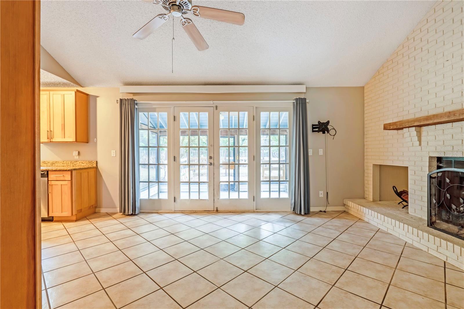 Image 17 of 46 For 226 Crooked Tree Trail