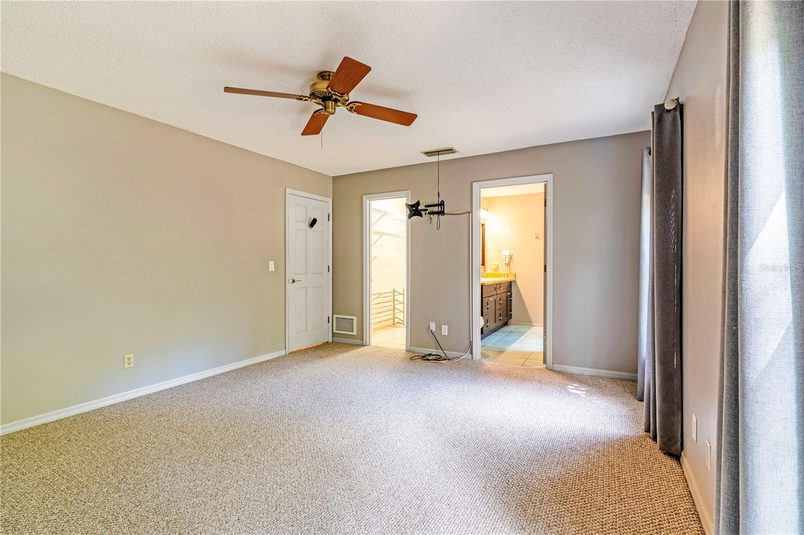 Image 21 of 46 For 226 Crooked Tree Trail