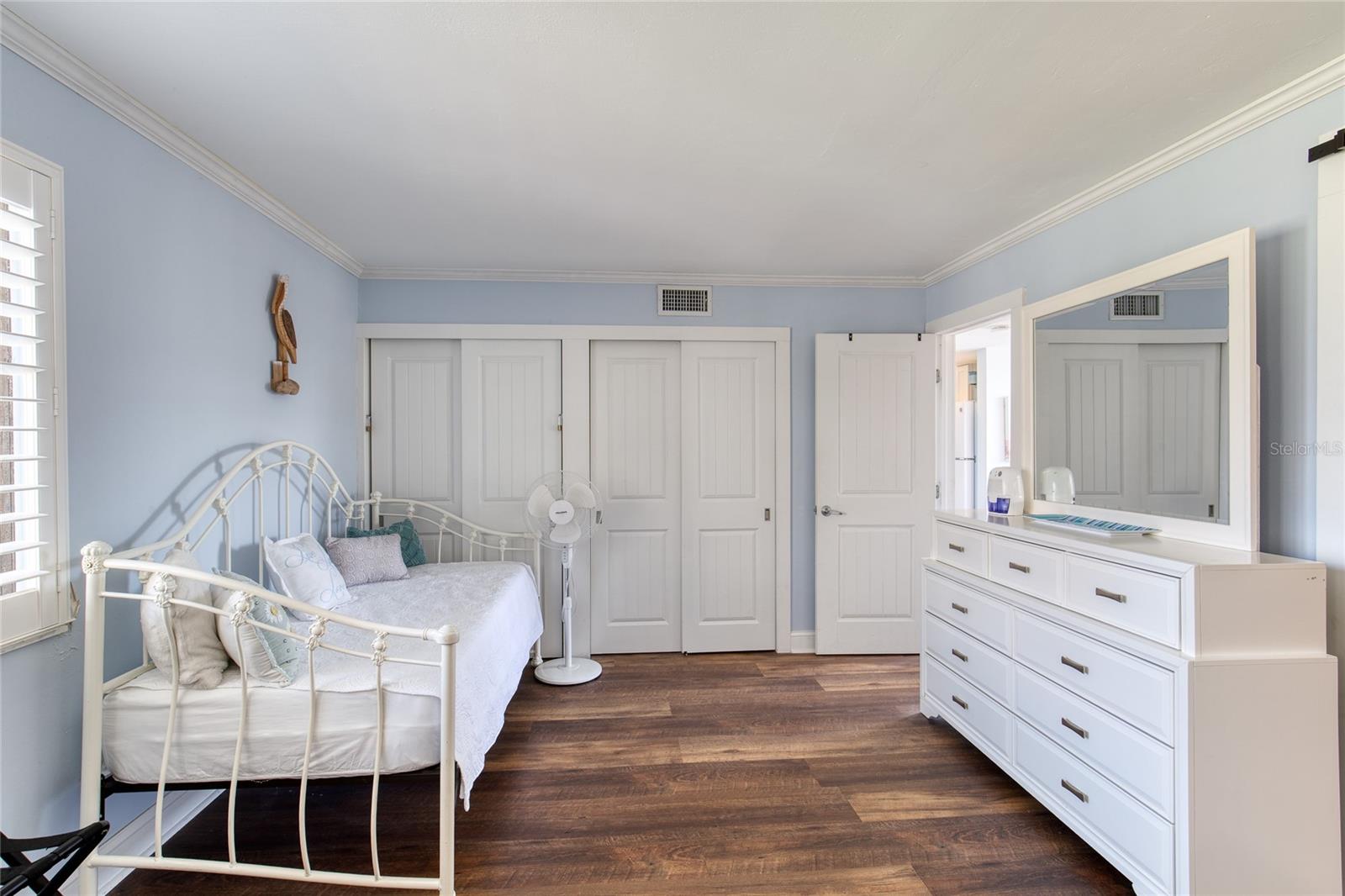 Image 15 of 34 For 935 Ocean Shore Boulevard 2170