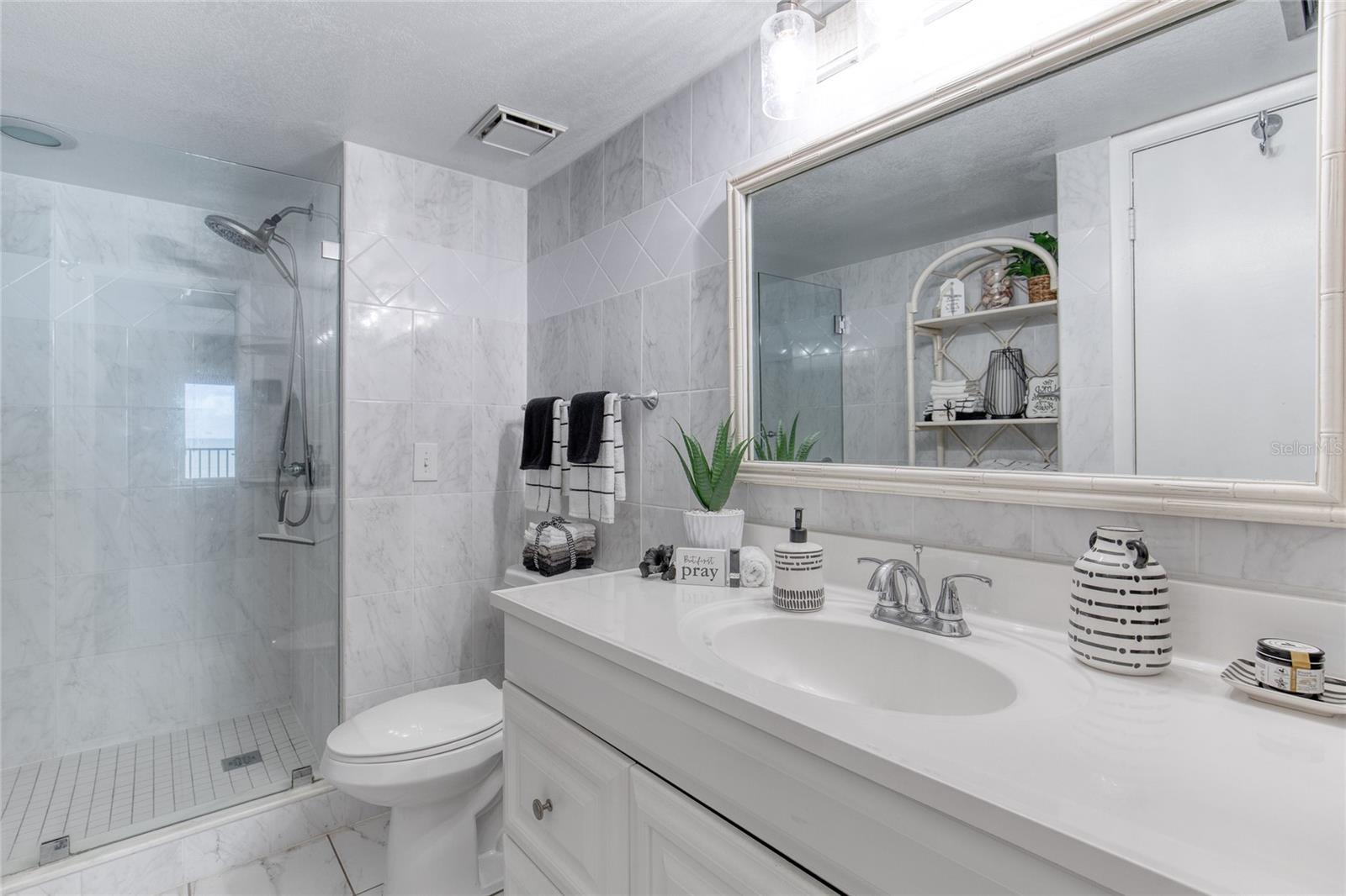 Image 13 of 46 For 935 Ocean Shore Boulevard 4040