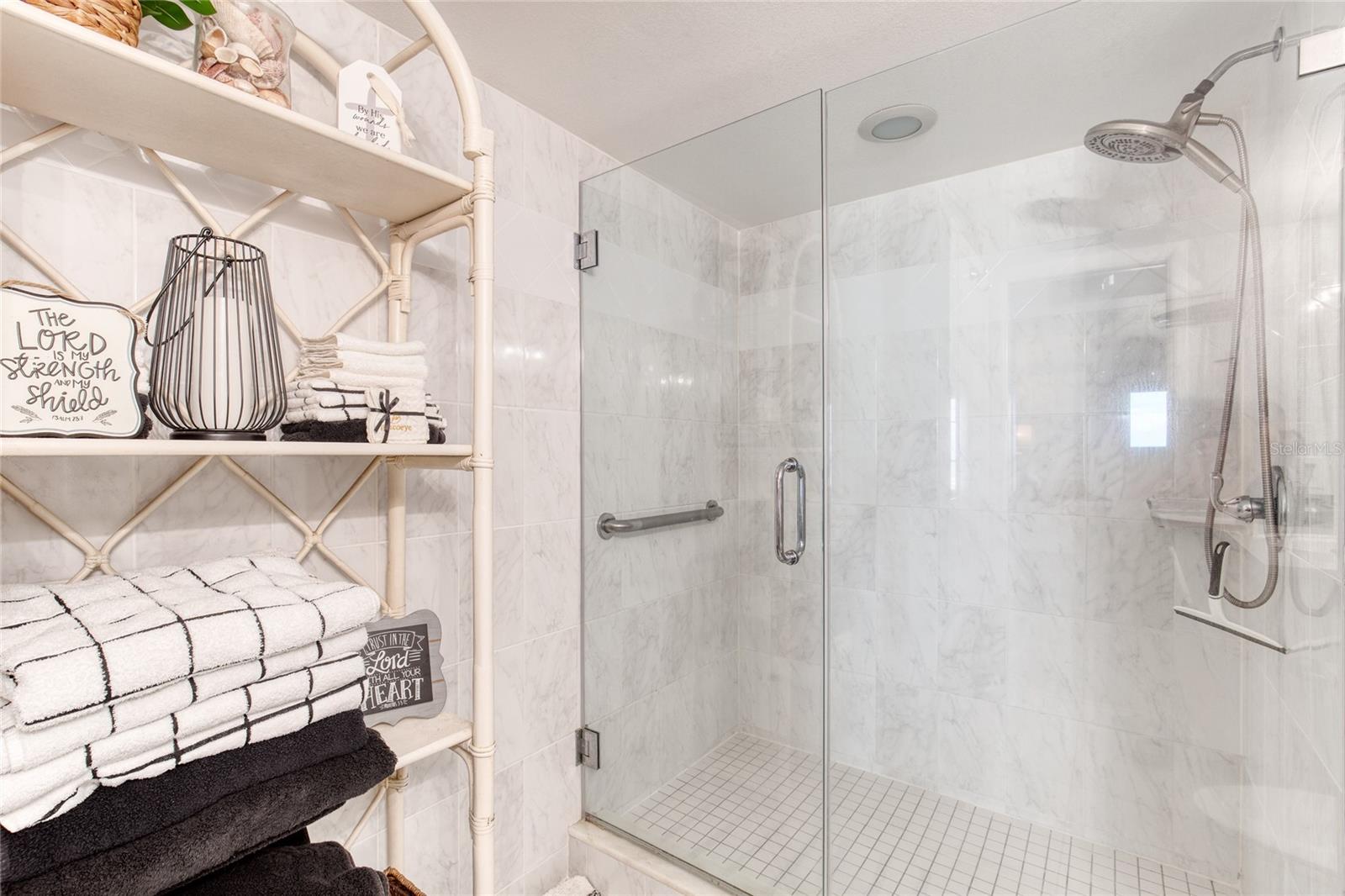 Image 14 of 46 For 935 Ocean Shore Boulevard 4040