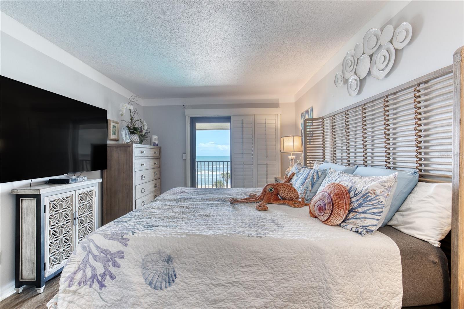 Image 17 of 46 For 935 Ocean Shore Boulevard 4040