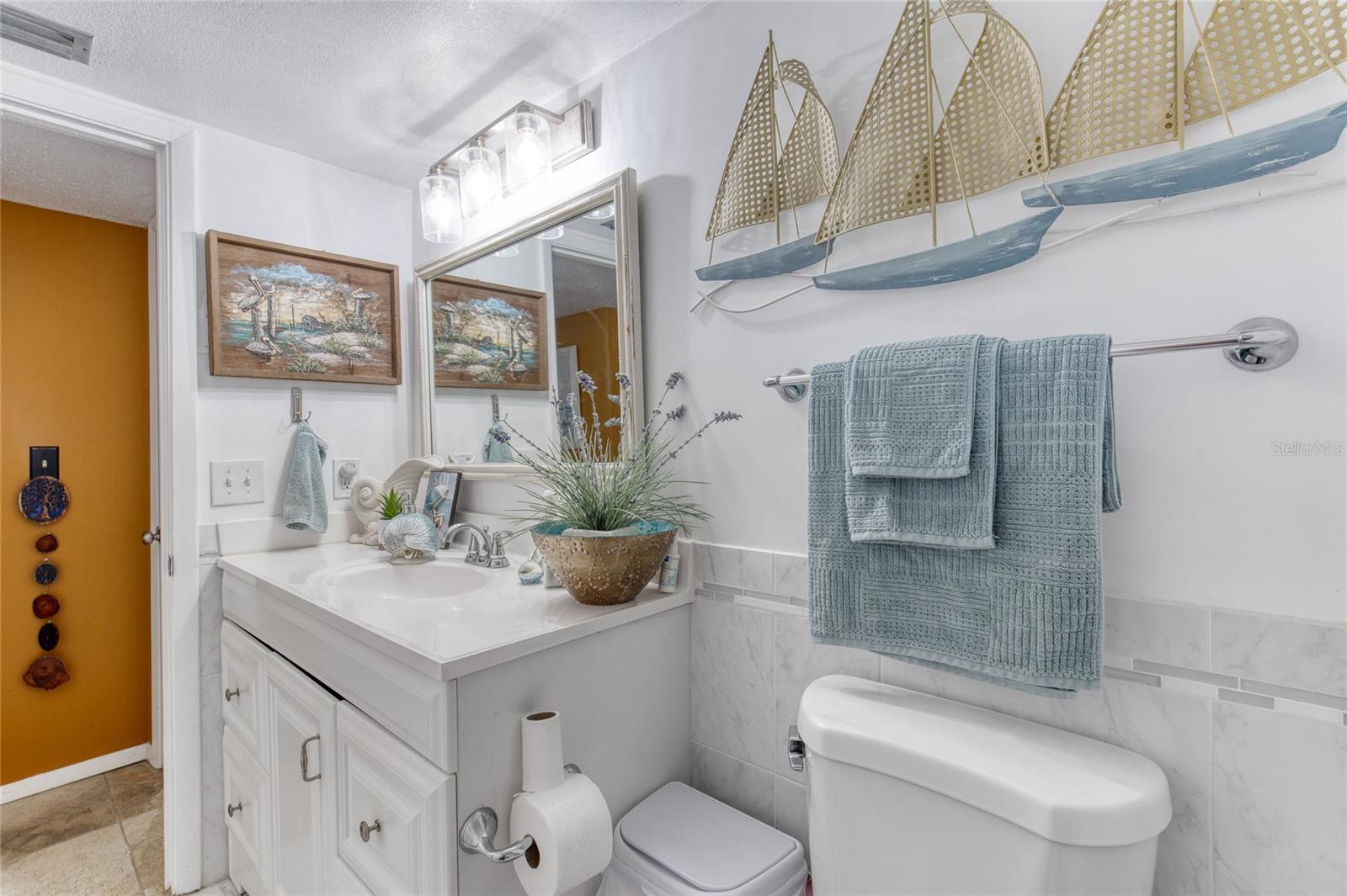 Image 19 of 46 For 935 Ocean Shore Boulevard 4040