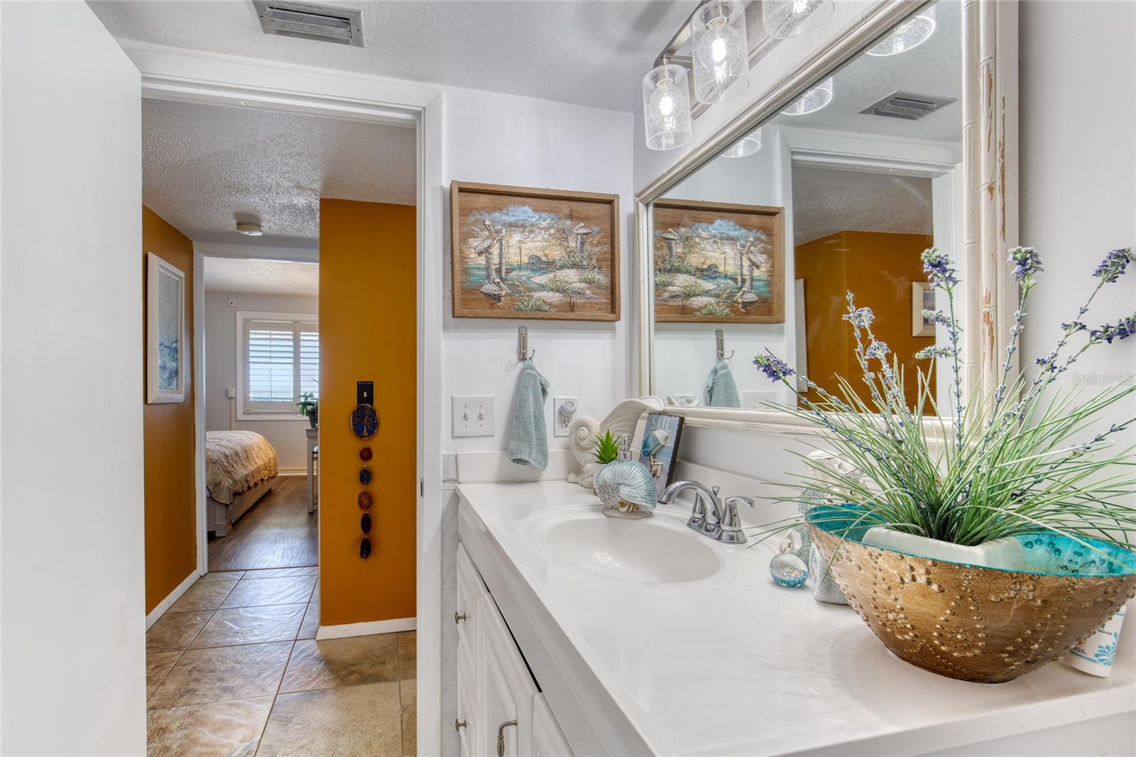 Image 20 of 46 For 935 Ocean Shore Boulevard 4040