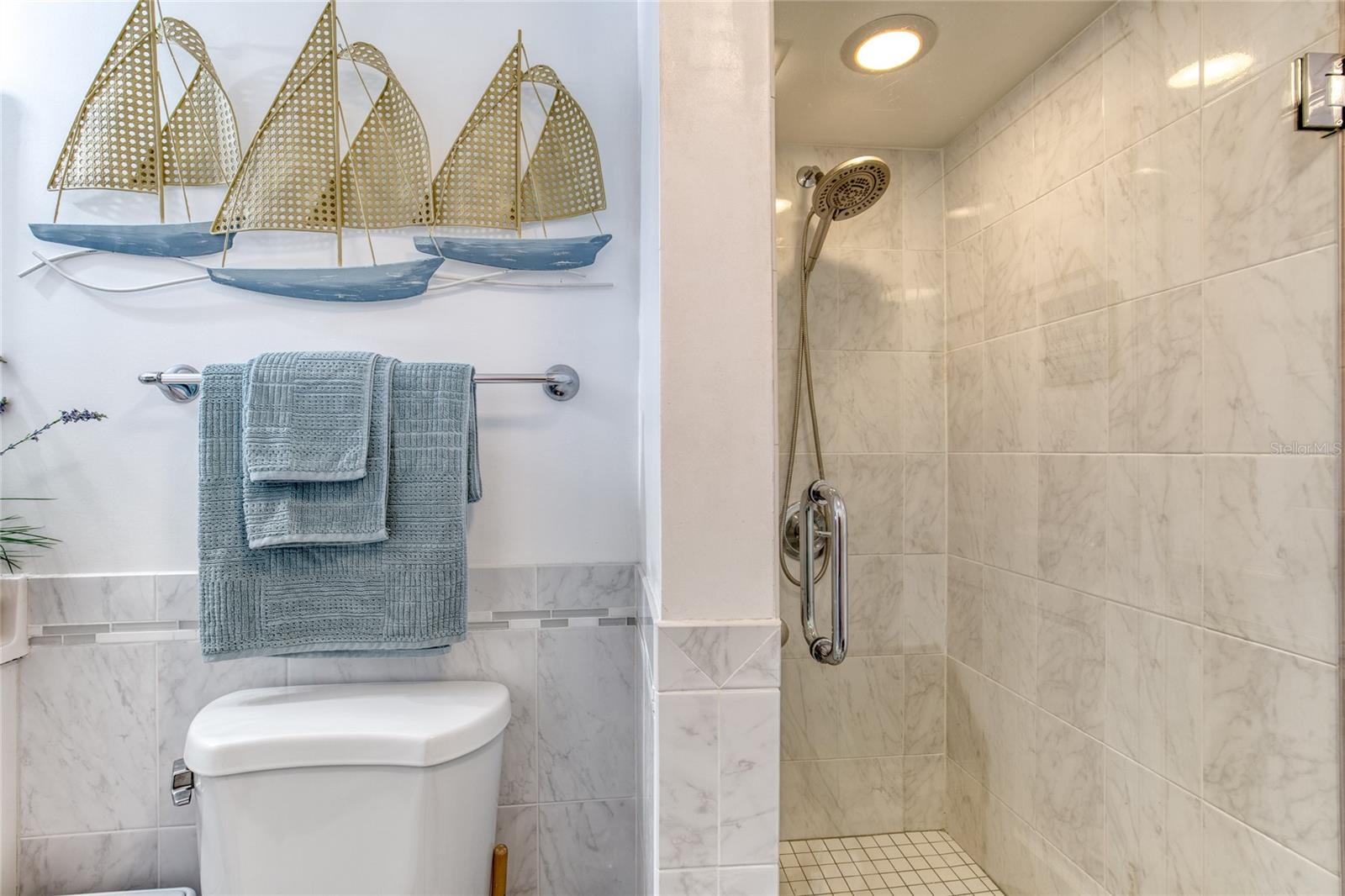 Image 21 of 46 For 935 Ocean Shore Boulevard 4040