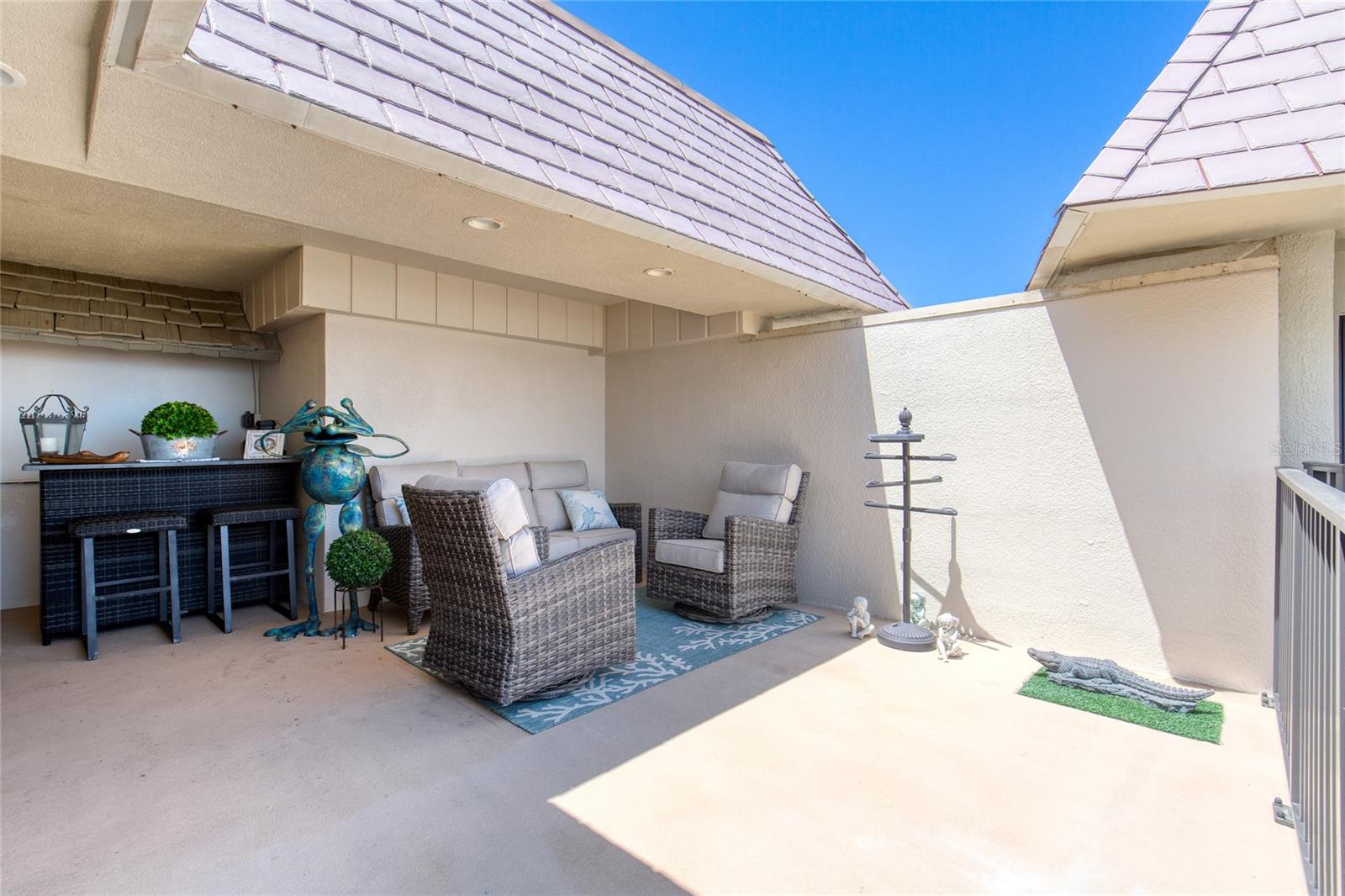 Image 30 of 46 For 935 Ocean Shore Boulevard 4040