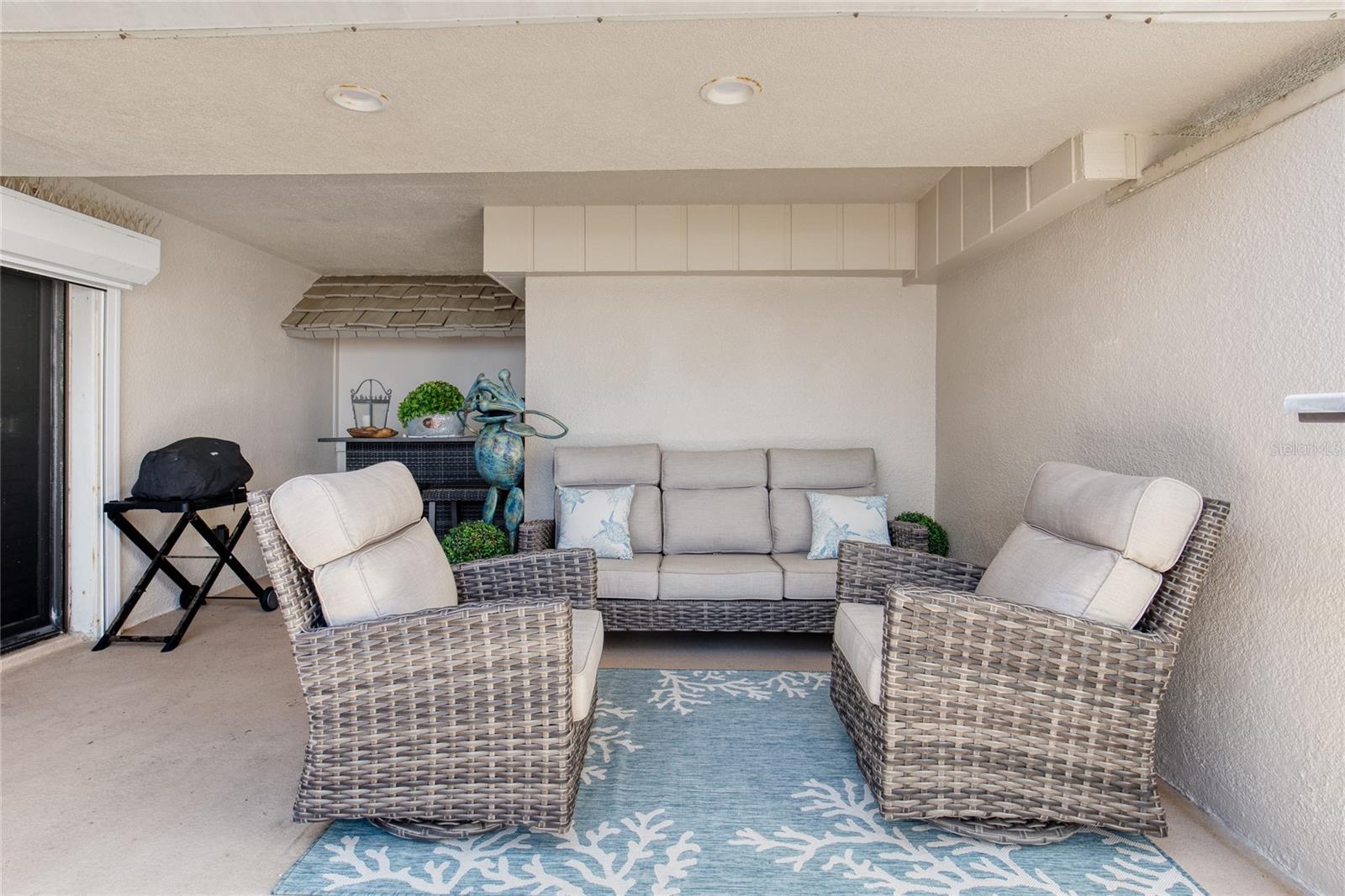 Image 32 of 46 For 935 Ocean Shore Boulevard 4040