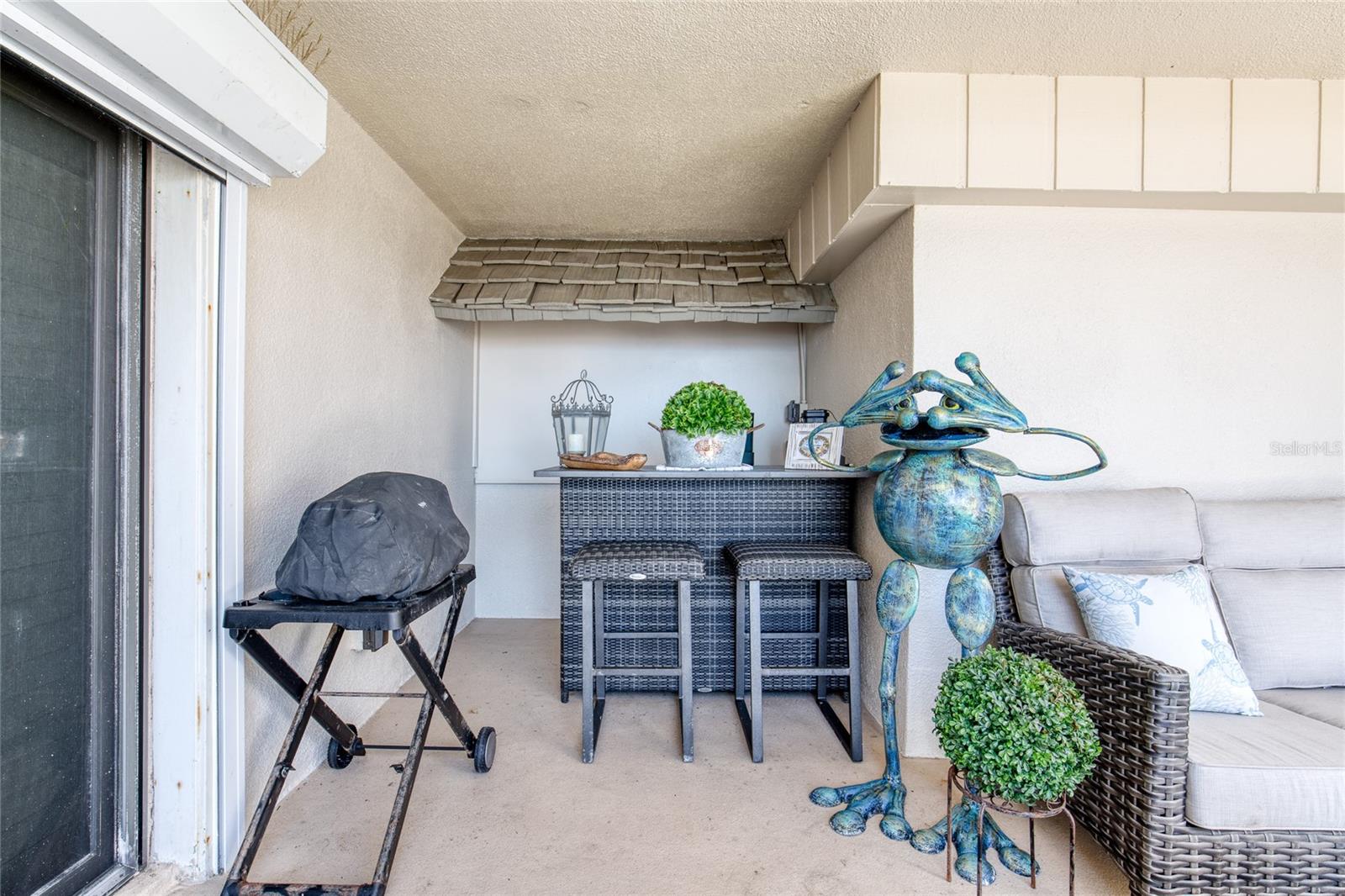 Image 33 of 46 For 935 Ocean Shore Boulevard 4040