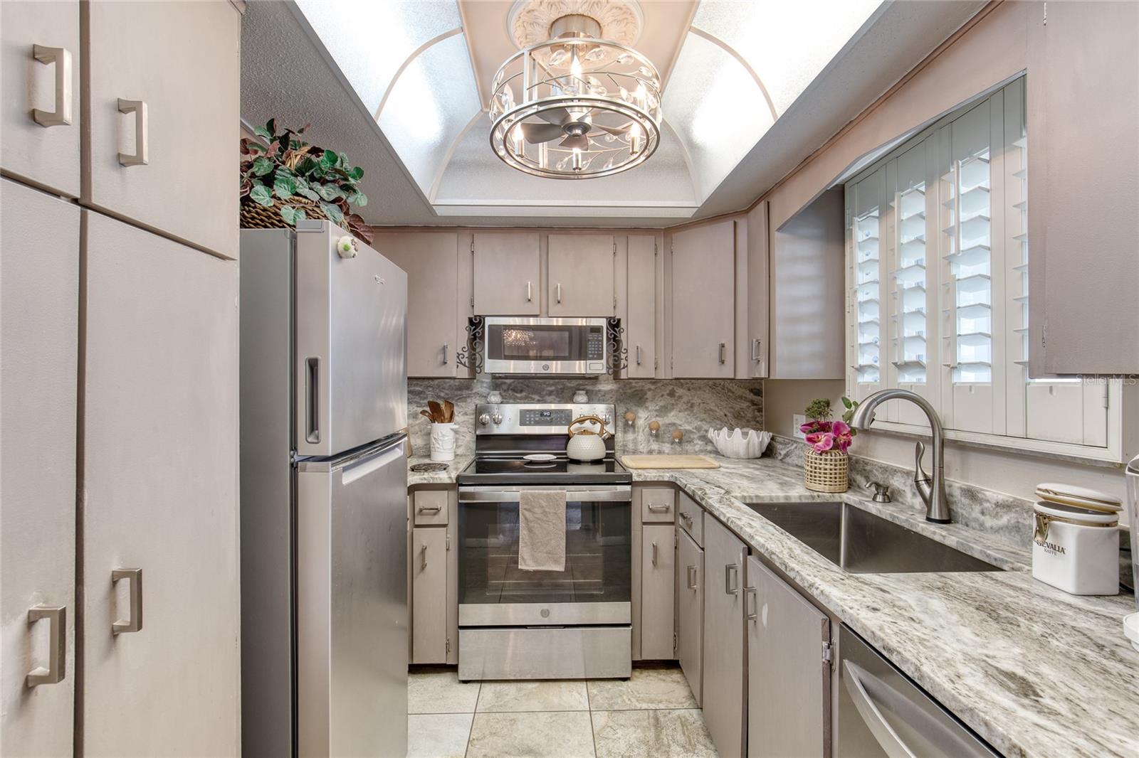 Image 4 of 46 For 935 Ocean Shore Boulevard 4040