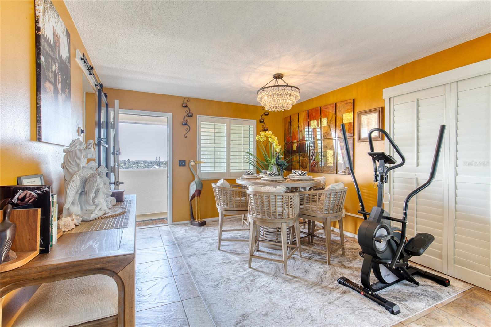 Image 8 of 46 For 935 Ocean Shore Boulevard 4040