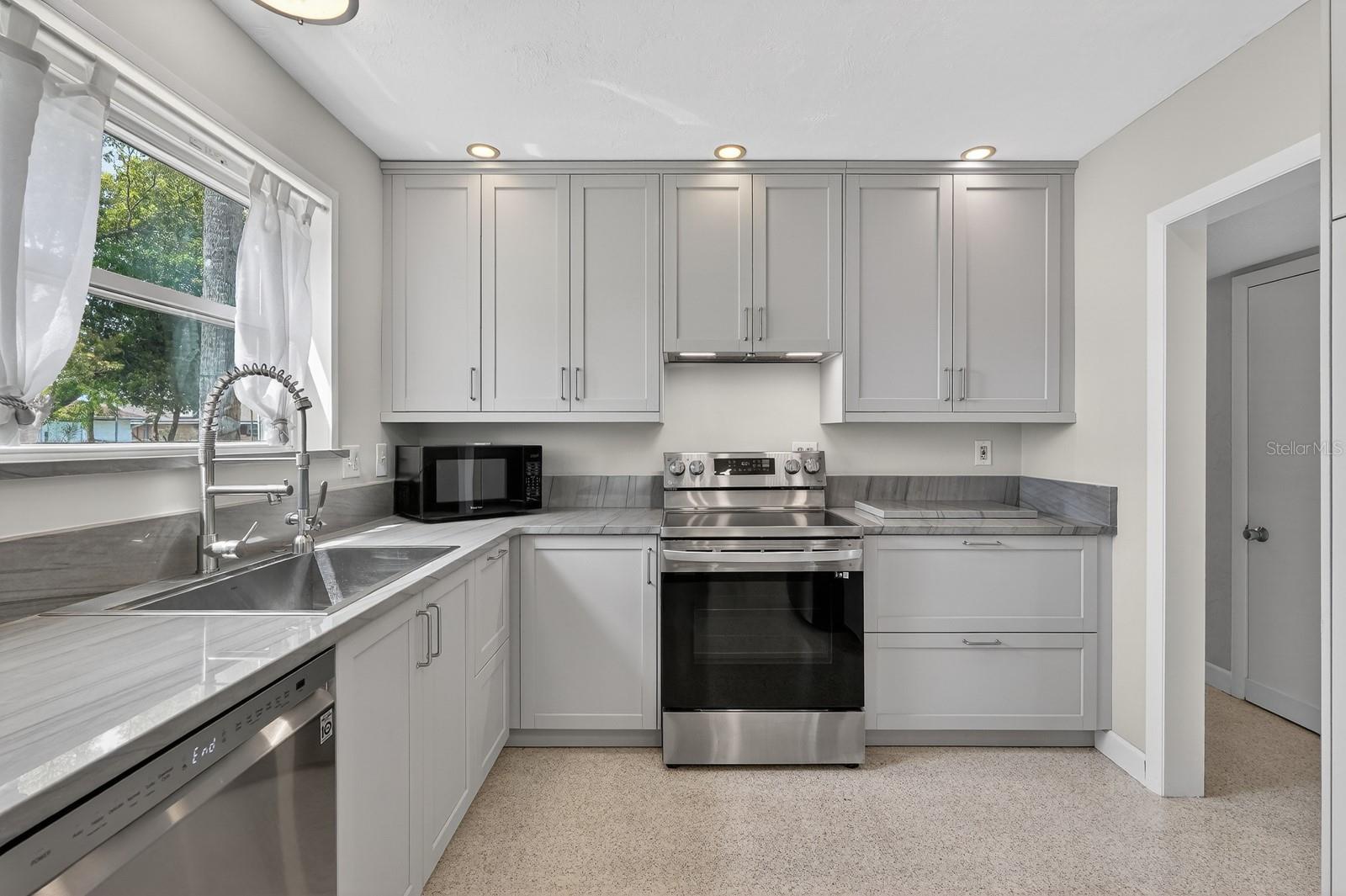 Image 17 of 42 For 1238 Suwanee Road