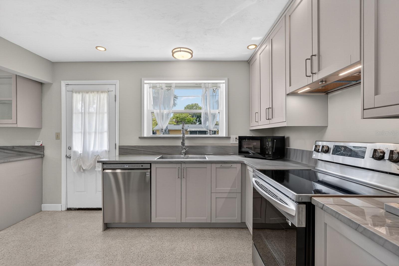 Image 18 of 42 For 1238 Suwanee Road