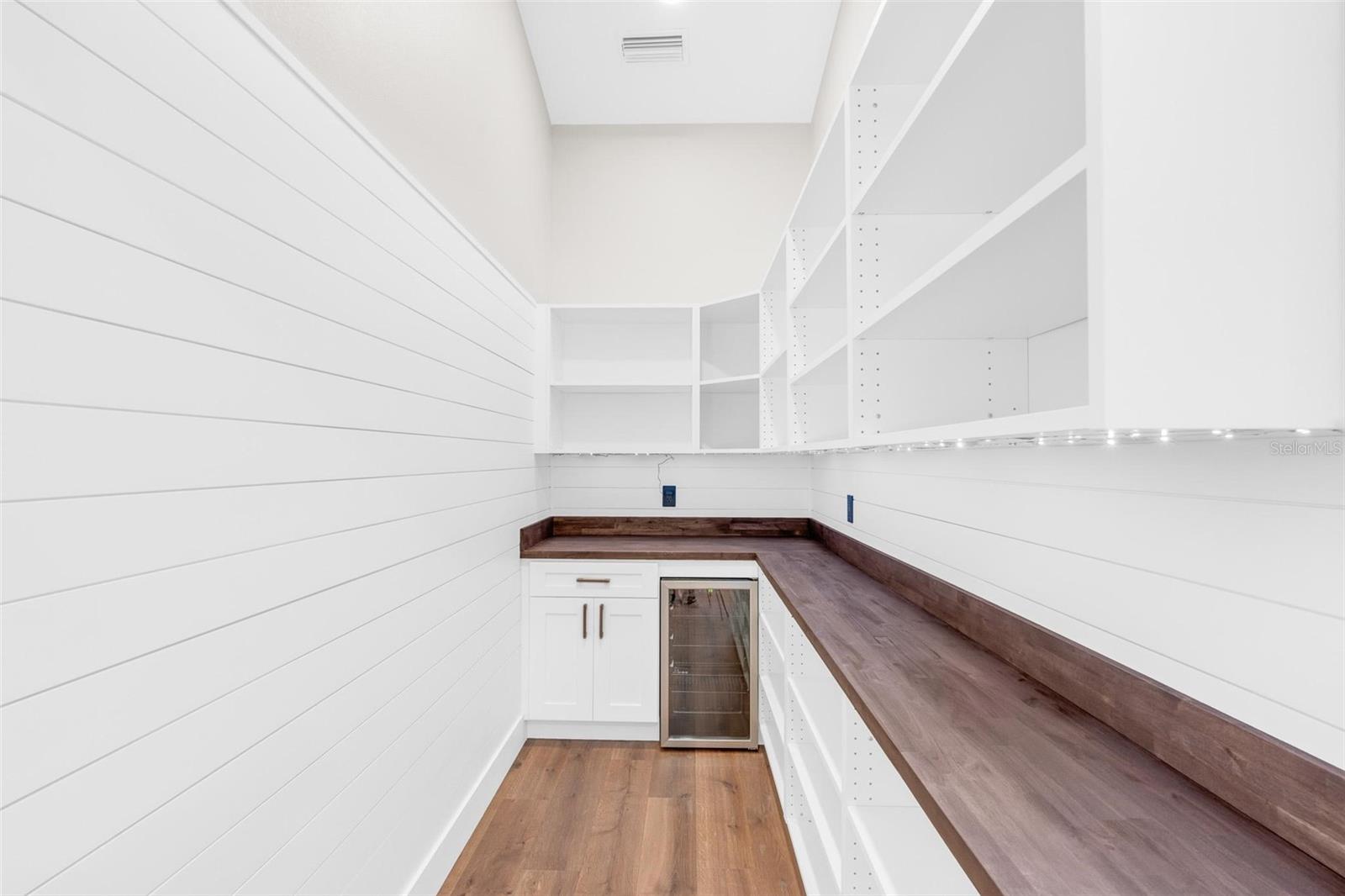 Image 19 of 56 For 31 Wasserman Drive