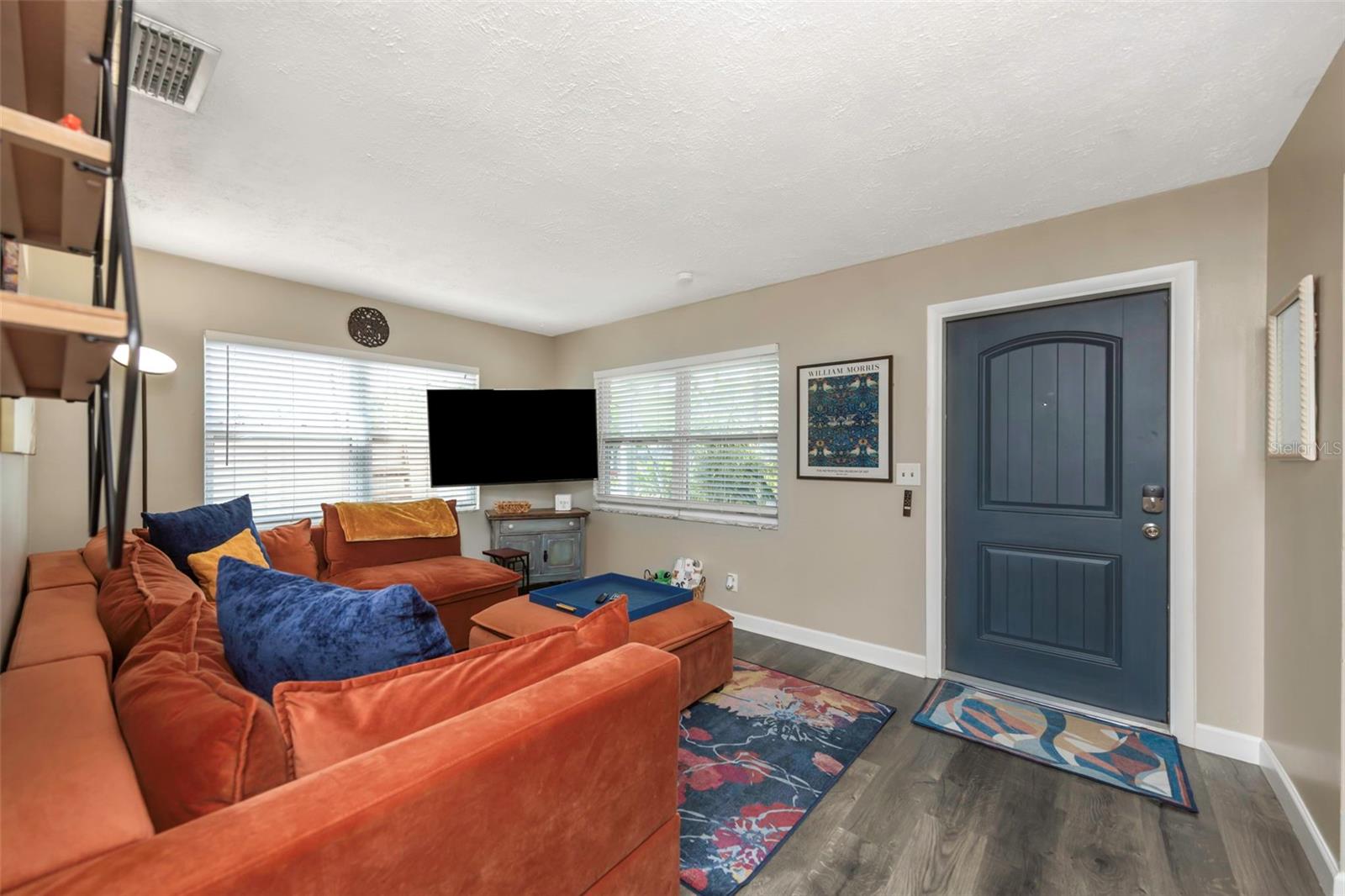 Listing photo id 10 for 4502 Pearl Avenue