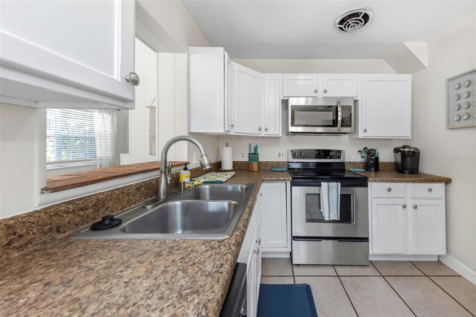 Listing photo id 16 for 4502 Pearl Avenue