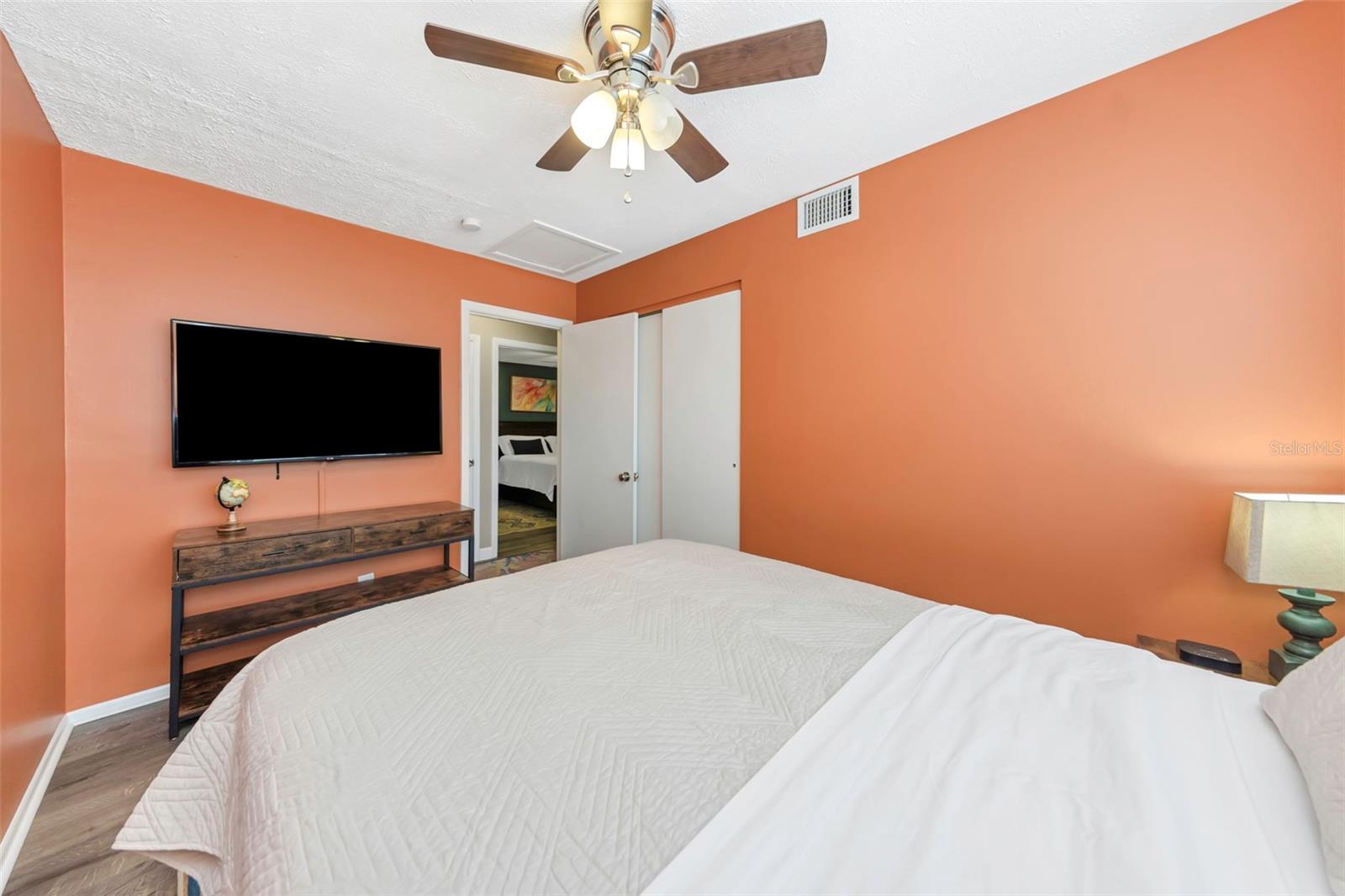 Listing photo id 29 for 4502 Pearl Avenue