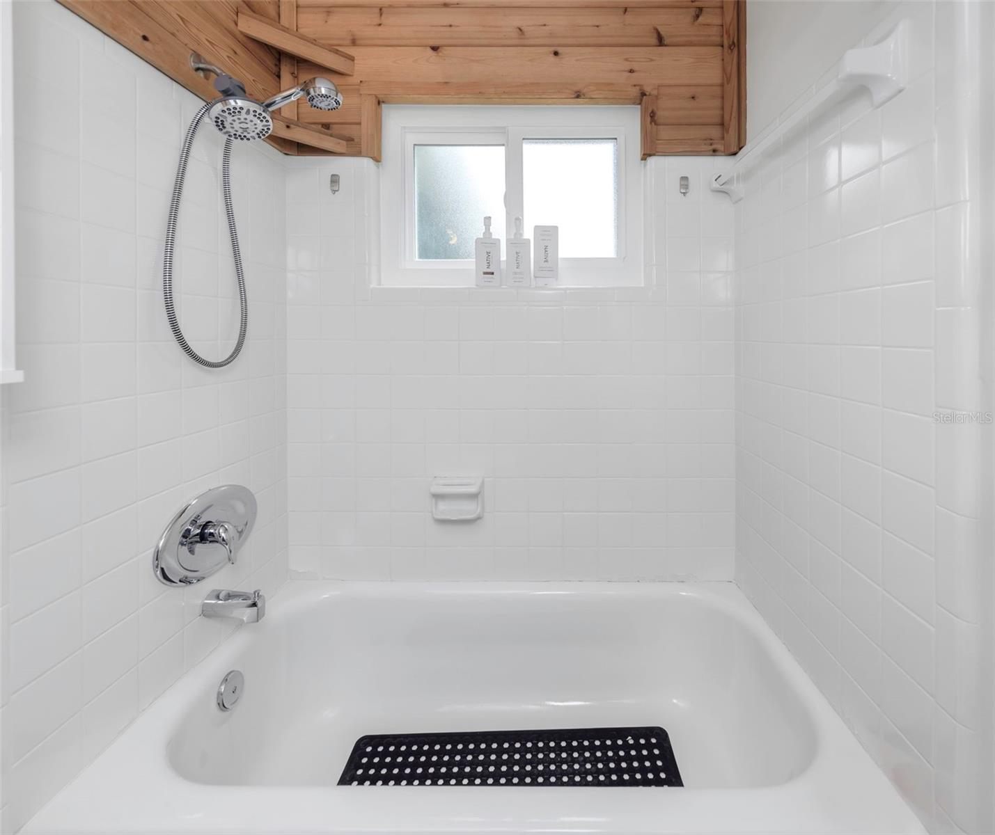 Listing photo id 31 for 4502 Pearl Avenue