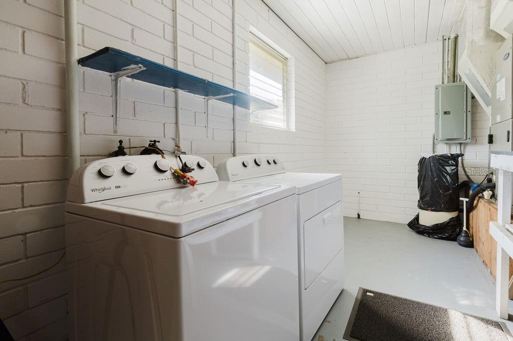 Image 23 of 33 For 305 Woodward Avenue