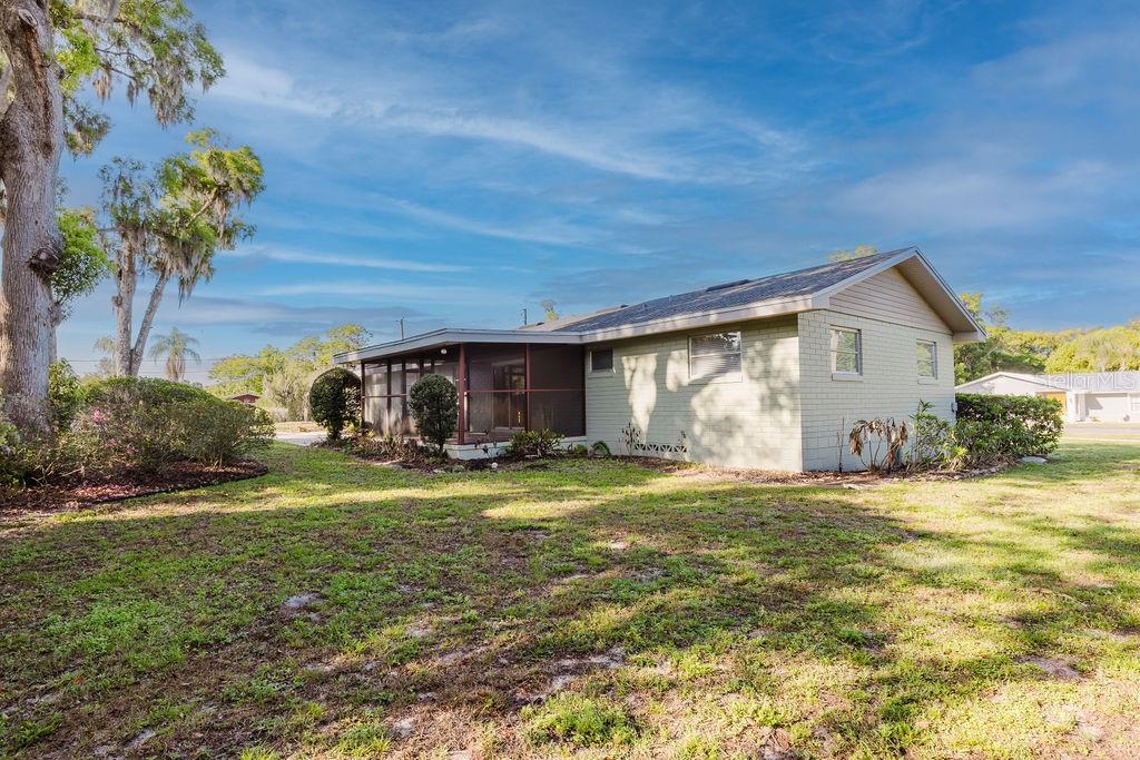 Image 27 of 33 For 305 Woodward Avenue