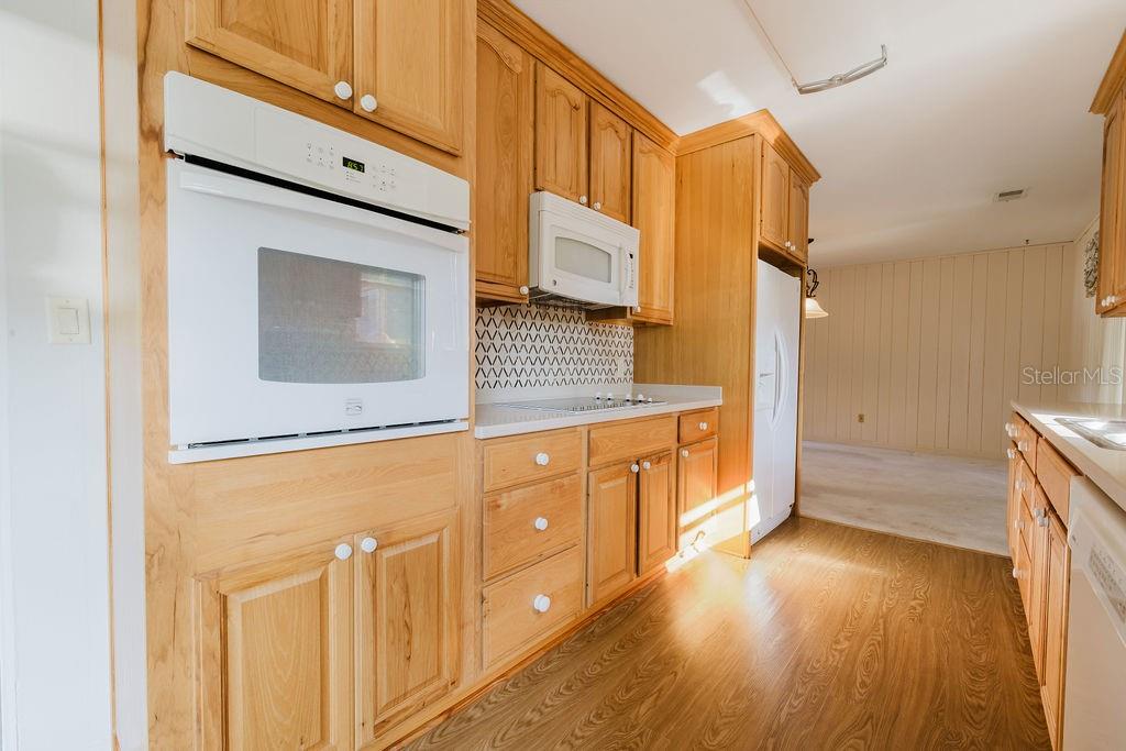 Image 8 of 33 For 305 Woodward Avenue