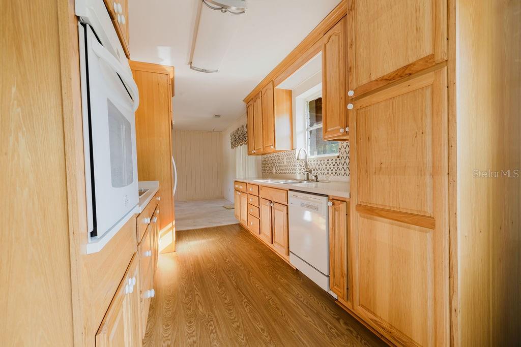 Image 9 of 33 For 305 Woodward Avenue