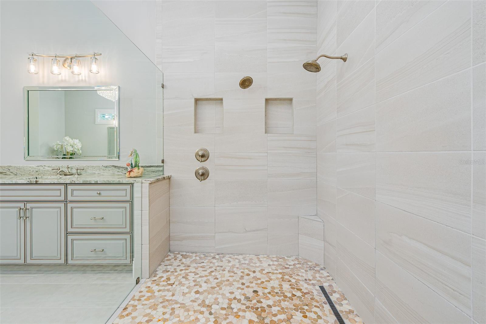 Image 19 of 51 For 1855 Cattle Creek Lane