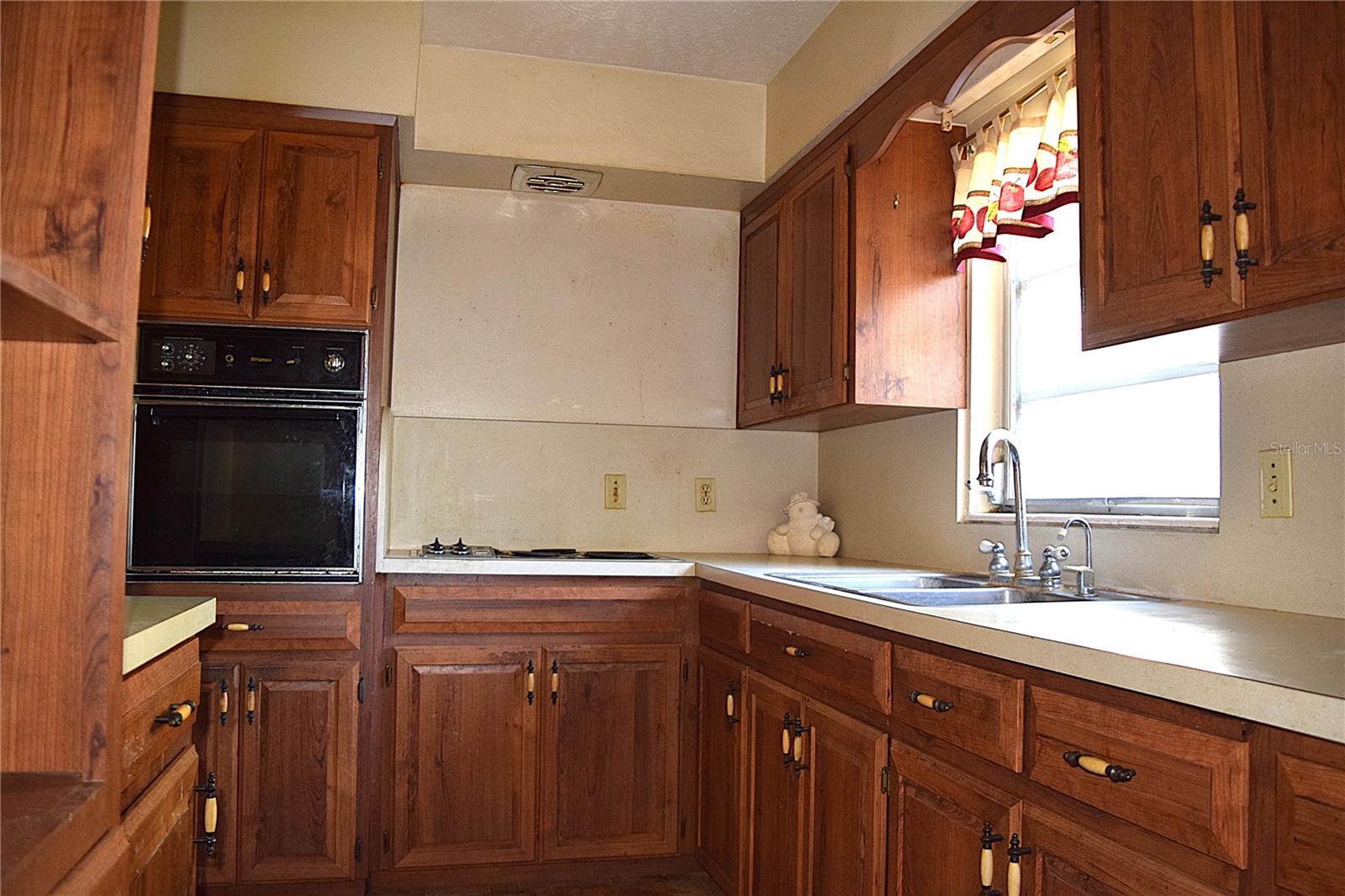 Image 2 of 30 For 2535 Boswell Street