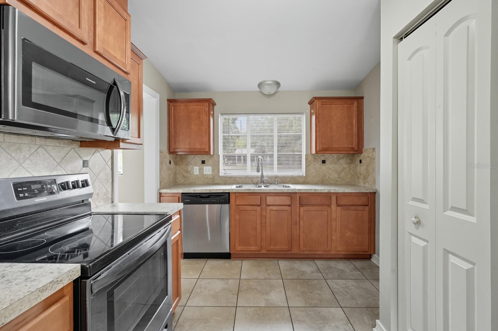 Image 14 of 39 For 130 Peach Street