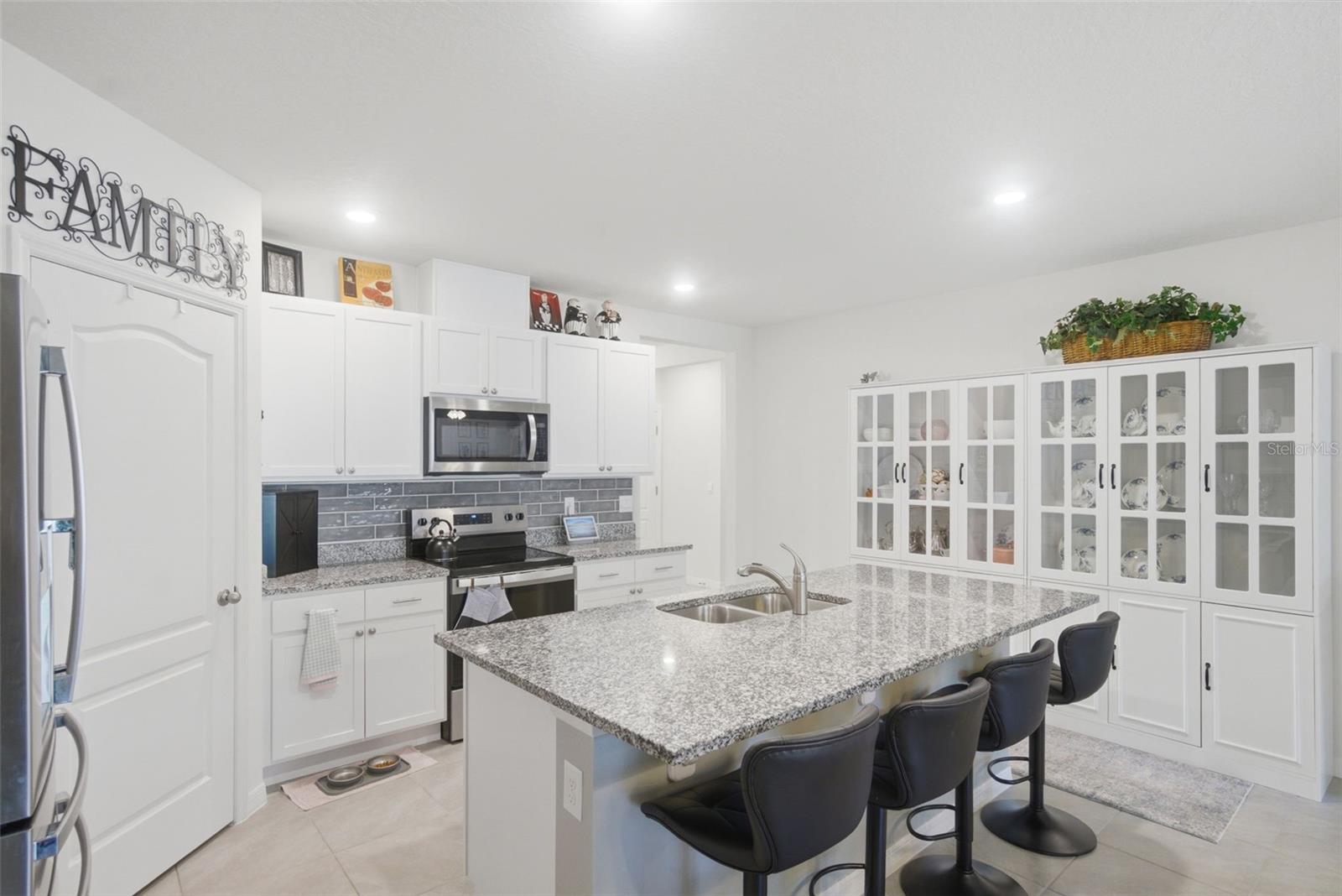 Image 11 of 37 For 807 Amhurst Drive