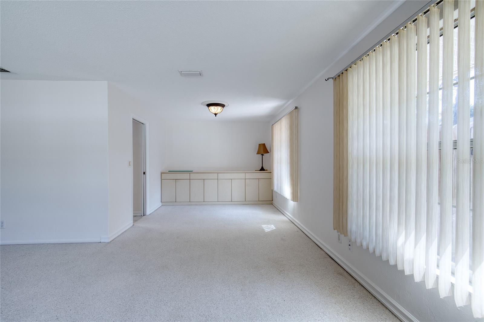 Image 13 of 47 For 731 Lindenwood Circle E