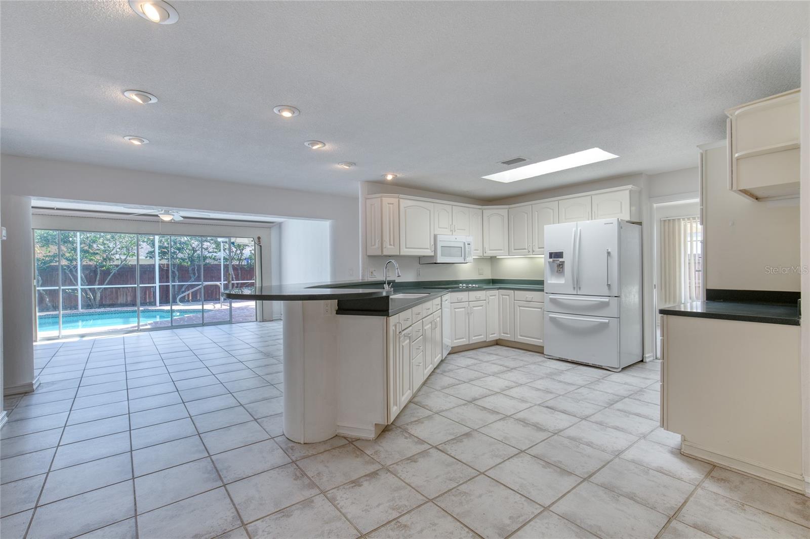 Image 15 of 47 For 731 Lindenwood Circle E