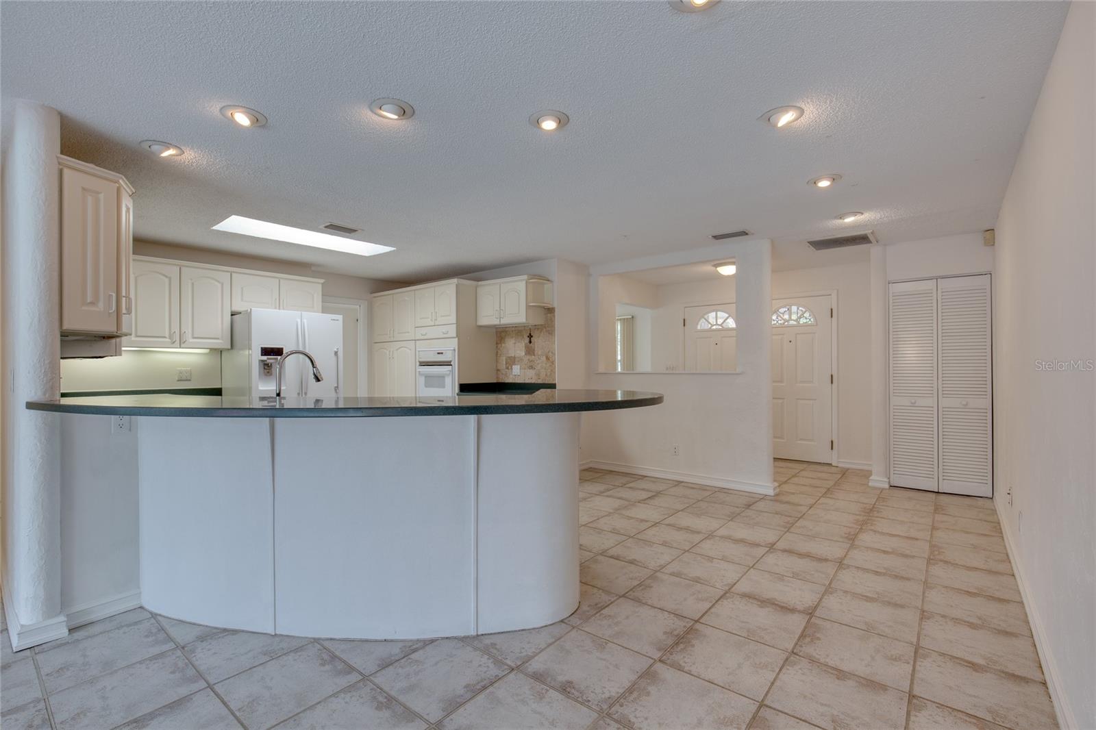 Image 17 of 47 For 731 Lindenwood Circle E