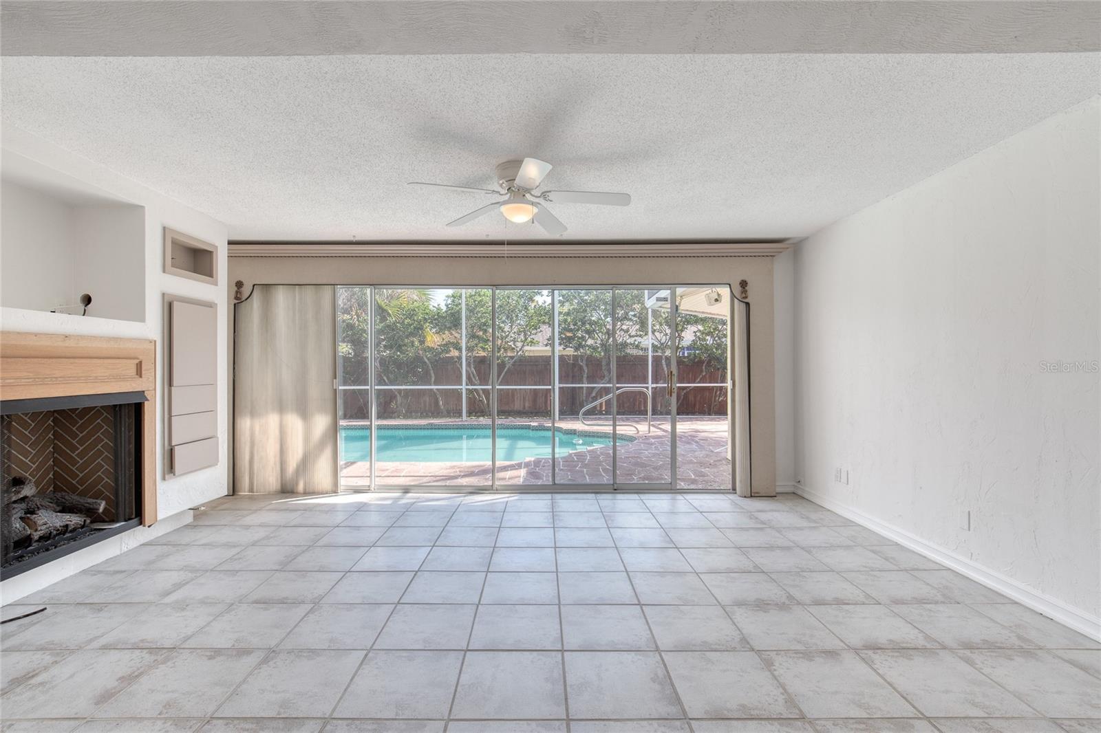 Image 19 of 47 For 731 Lindenwood Circle E