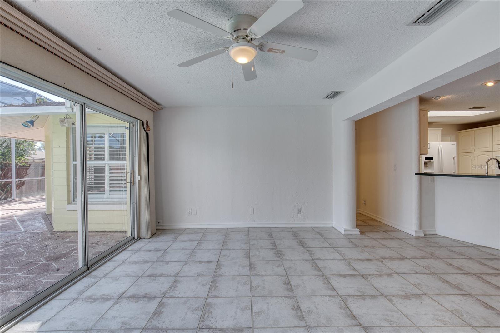 Image 21 of 47 For 731 Lindenwood Circle E