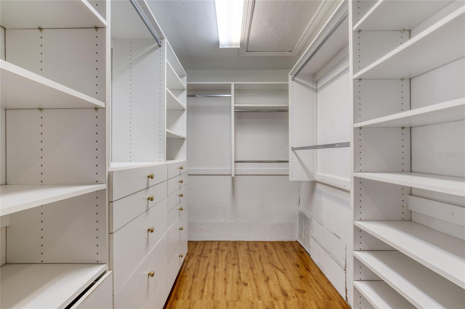 Image 28 of 47 For 731 Lindenwood Circle E