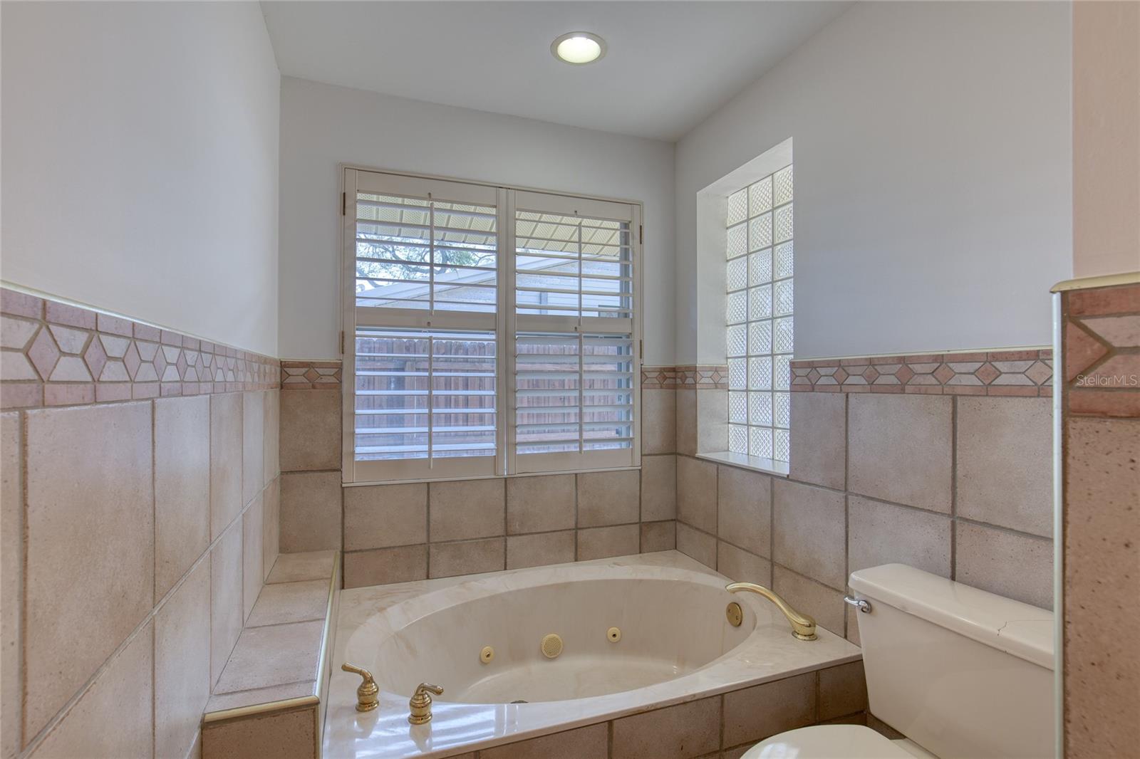 Image 30 of 47 For 731 Lindenwood Circle E