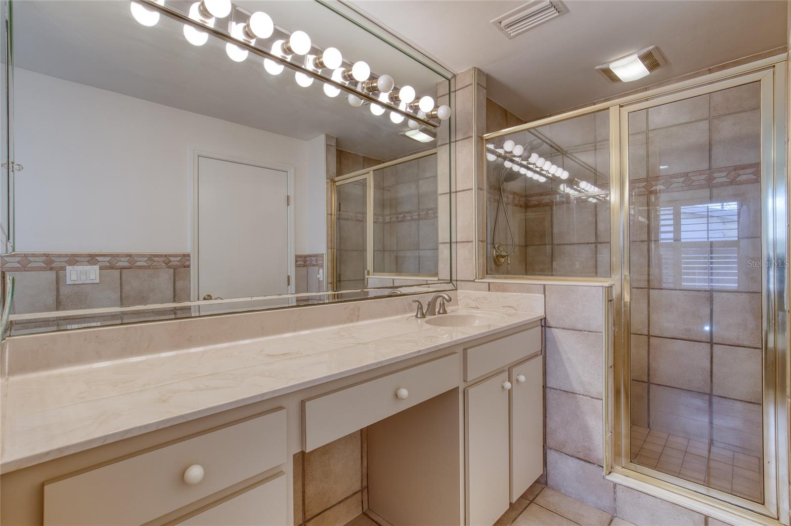 Image 31 of 47 For 731 Lindenwood Circle E