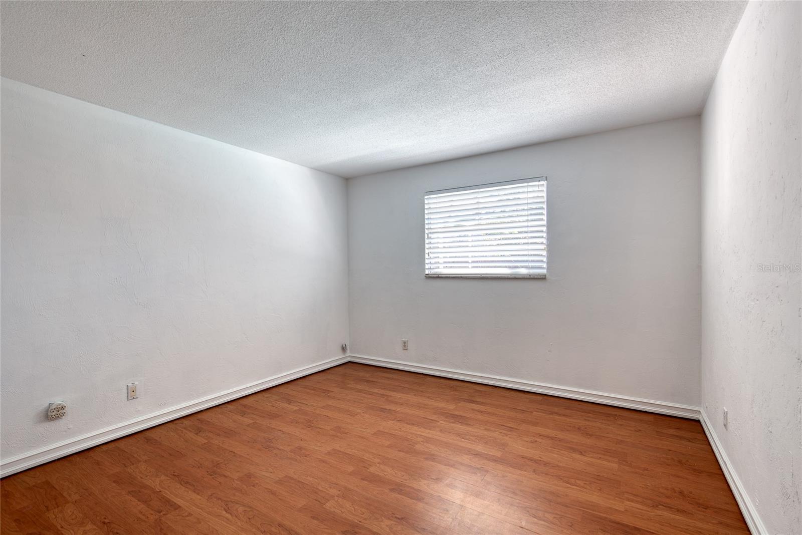 Image 32 of 47 For 731 Lindenwood Circle E