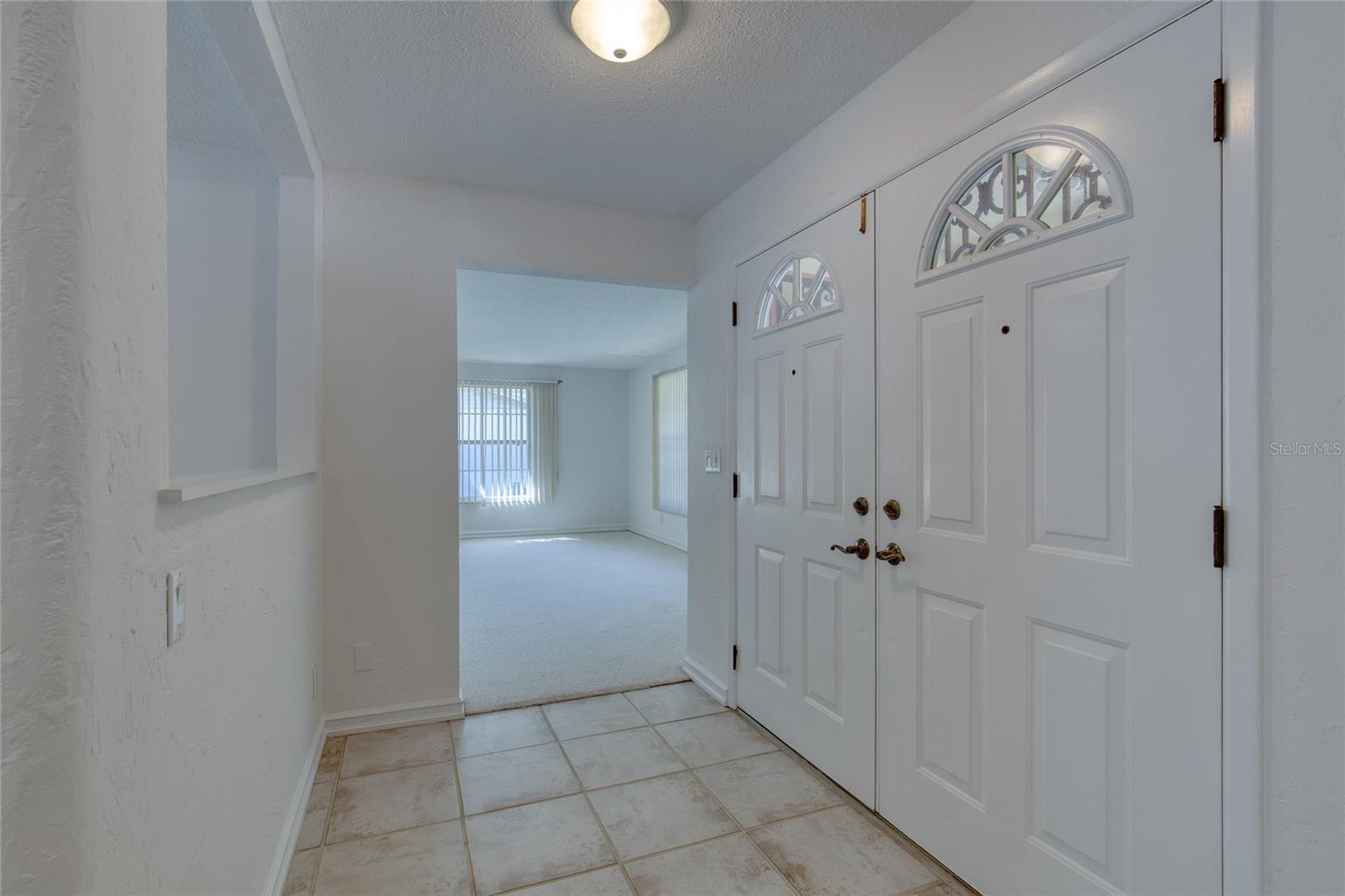 Image 8 of 47 For 731 Lindenwood Circle E