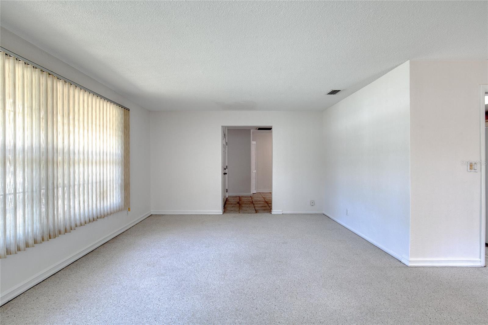 Image 9 of 47 For 731 Lindenwood Circle E