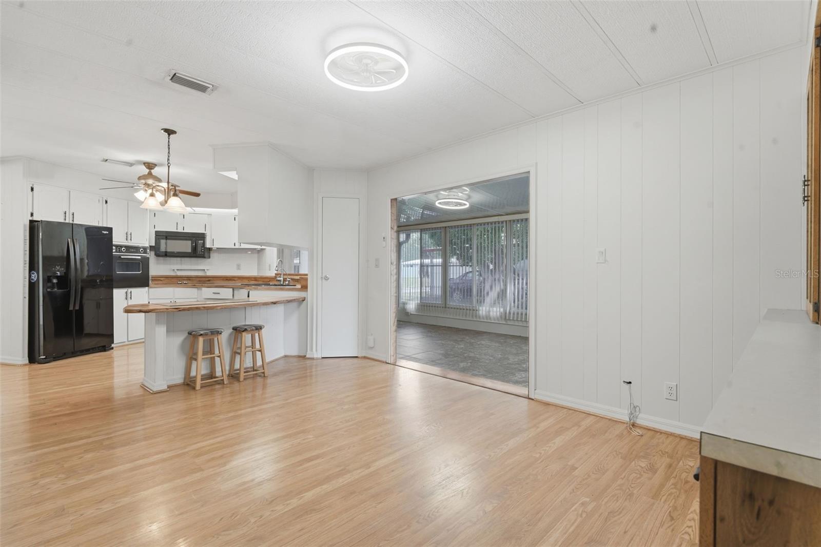 Image 11 of 55 For 142 Florence Boulevard